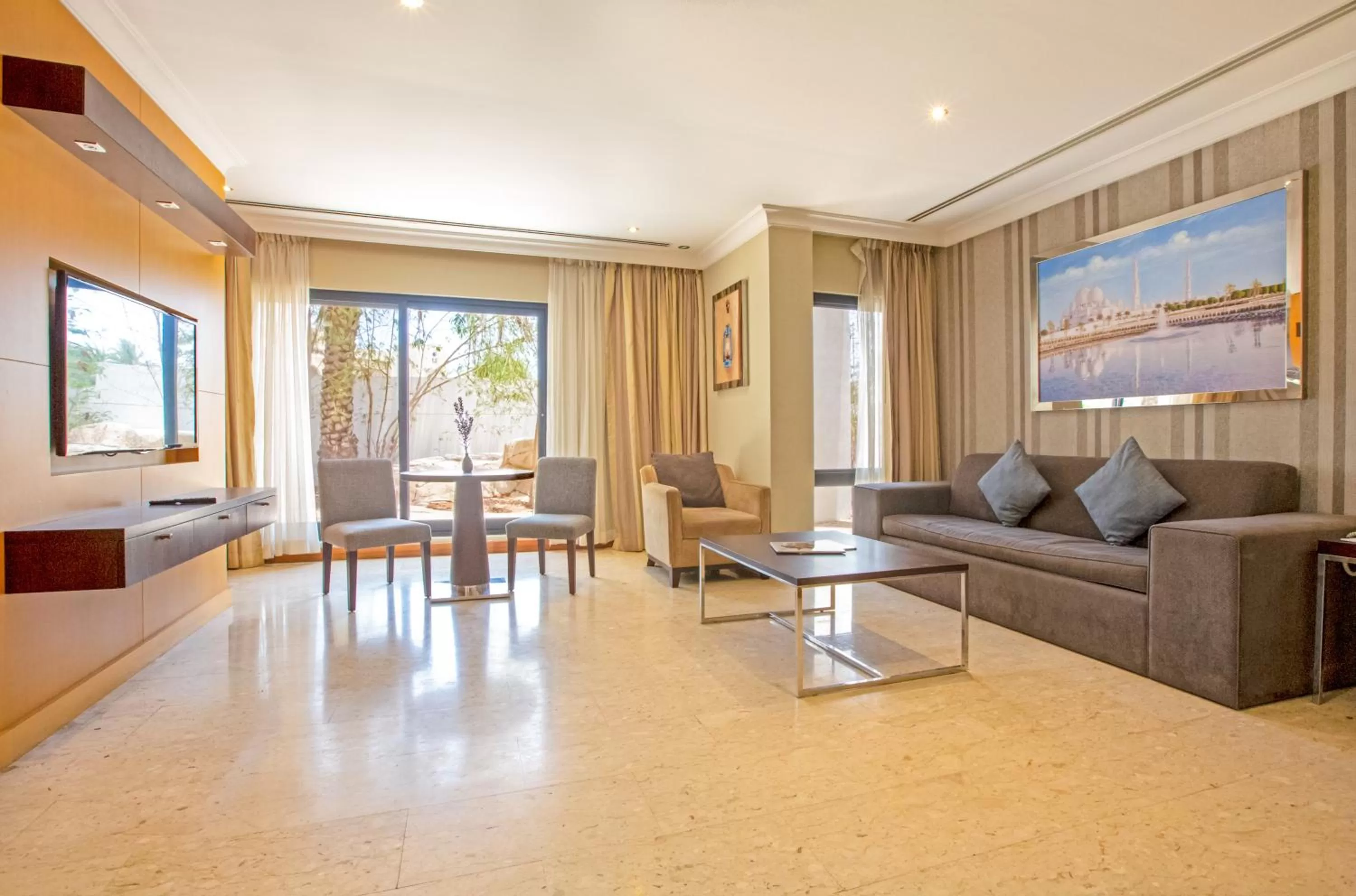 Living room in Dubai Marine Beach Resort & Spa