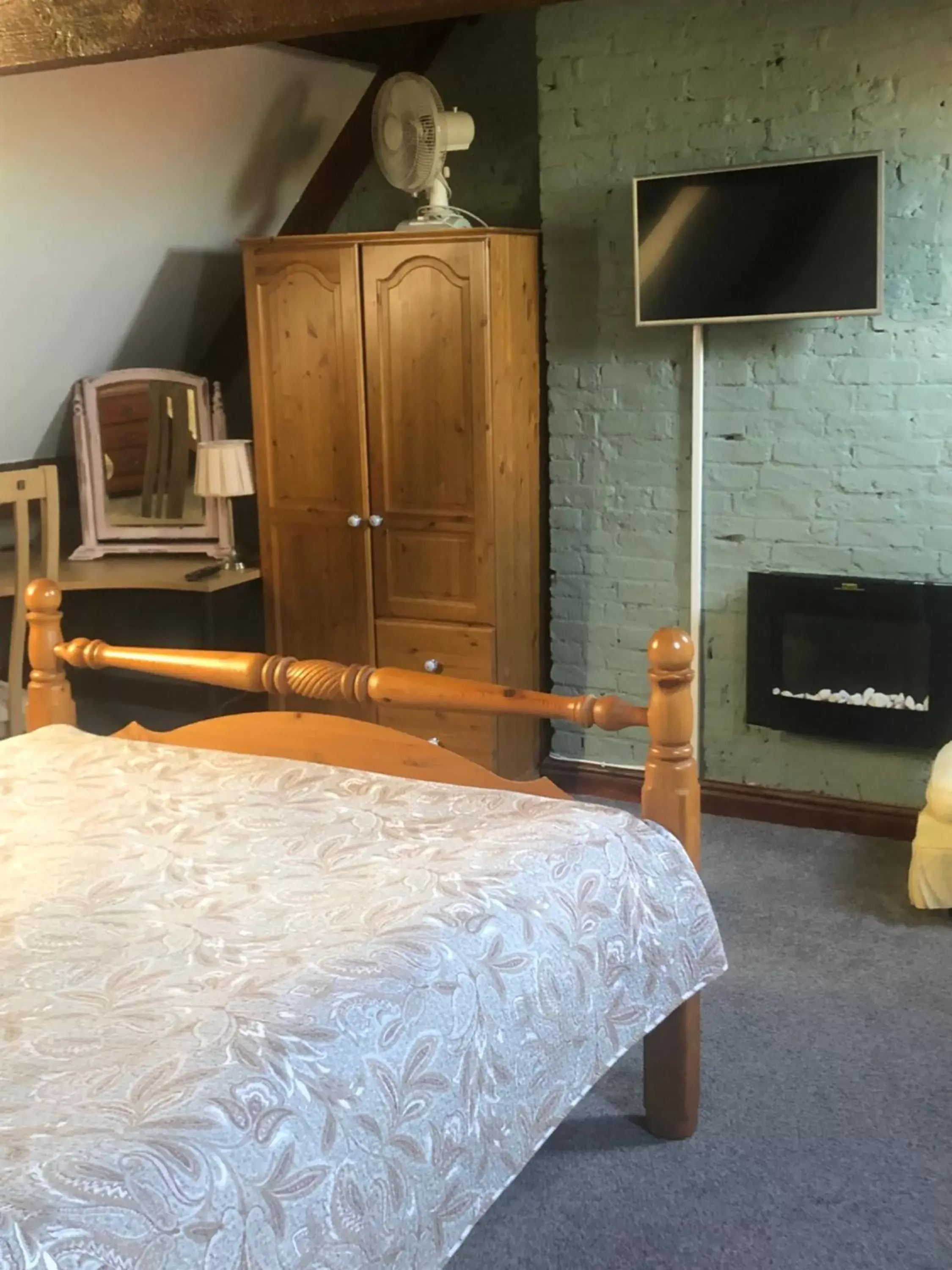 Deluxe Suite in The Ilchester Arms Hotel, Ilchester Somerset