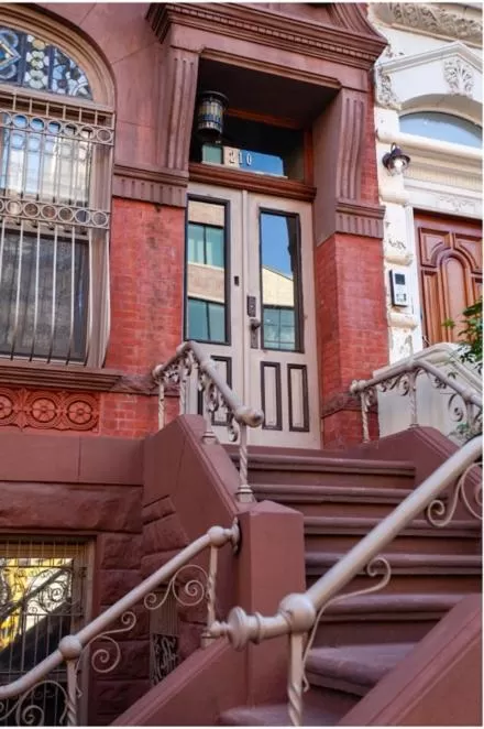 Facade/entrance in Northern Lights Mansion