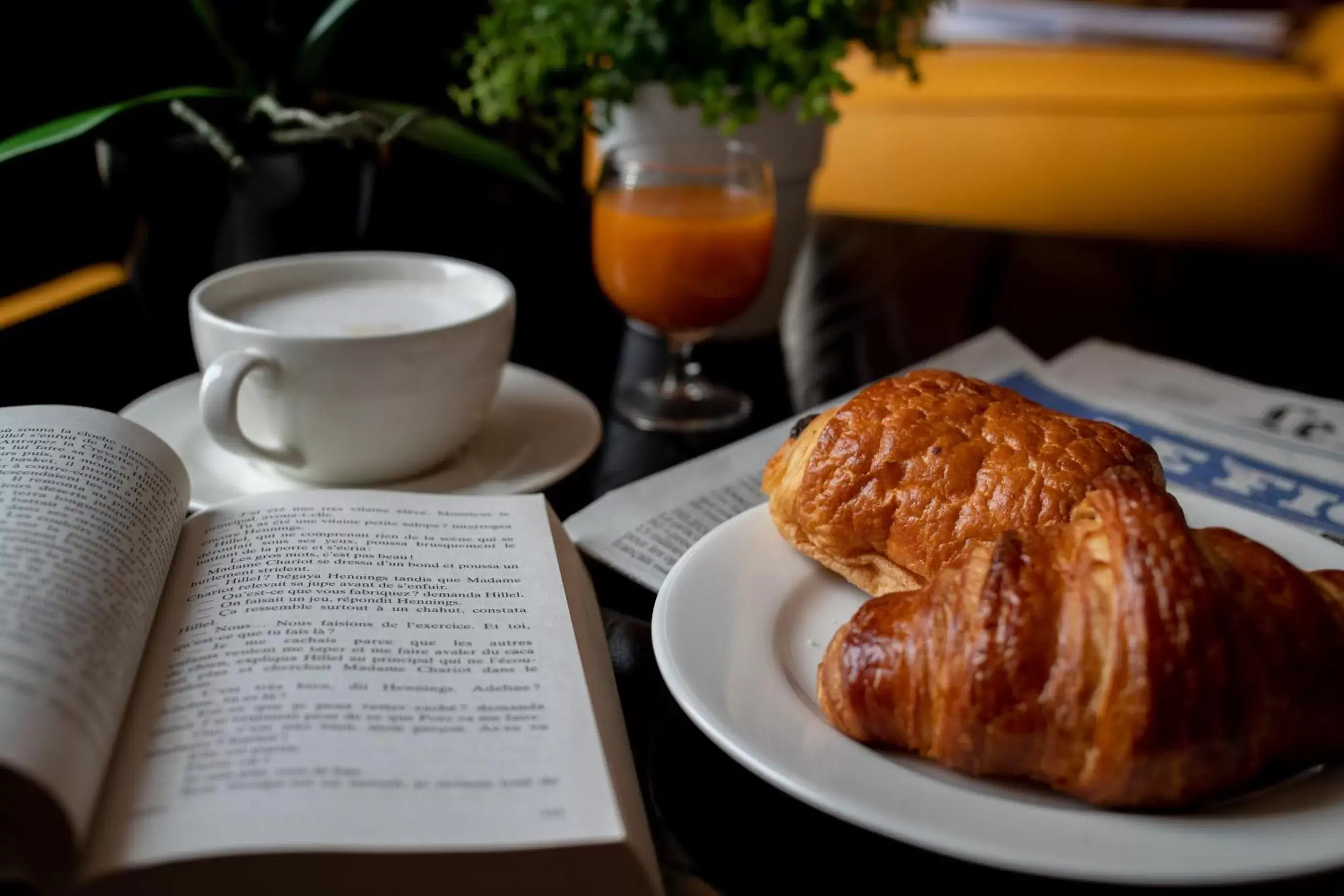 Continental breakfast in Villa Lutèce Port Royal Continental breakfast in Villa Lutèce Port Royal