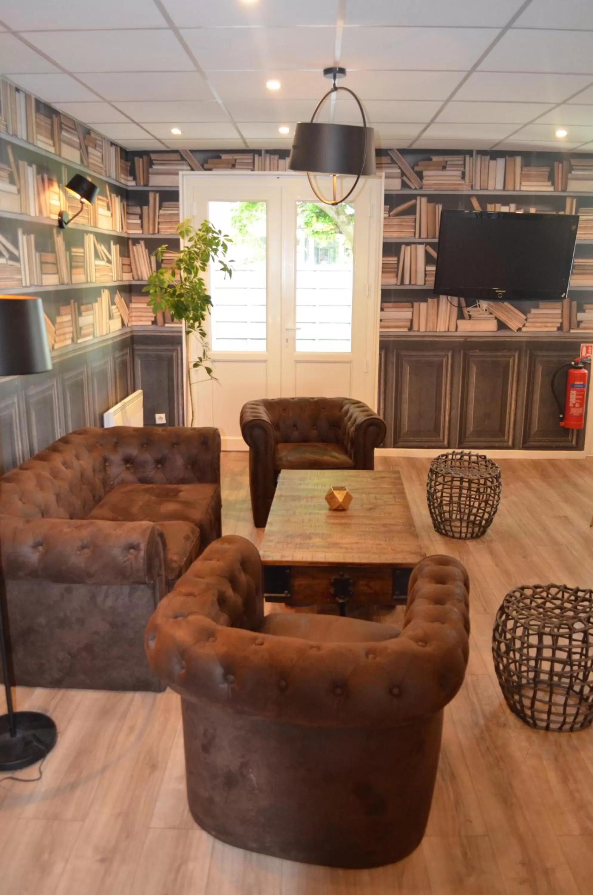 Lounge or bar in The Originals City, Hôtel Ambacia, Tours Sud