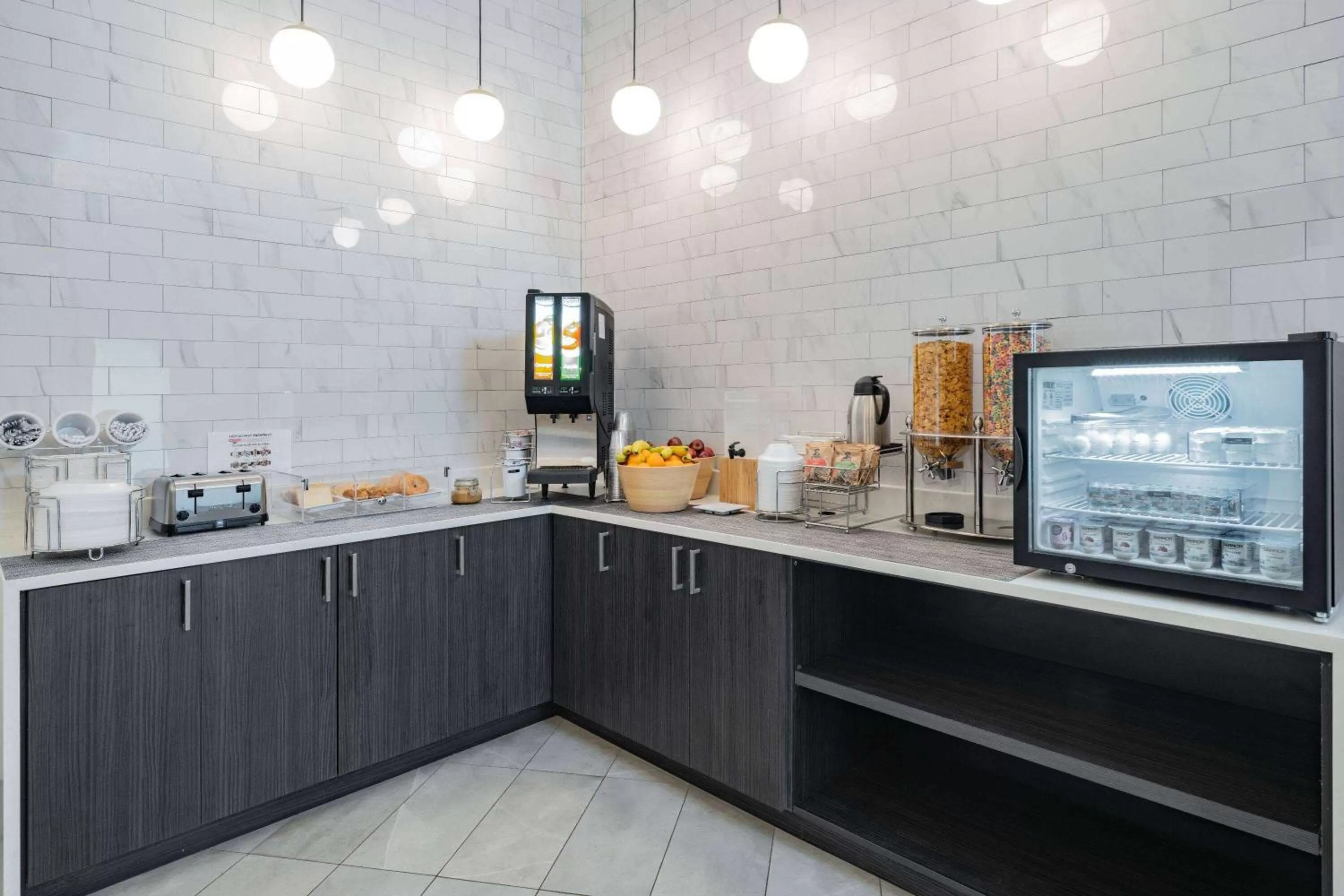 Breakfast in La Quinta by Wyndham Chicago O'Hare Airport