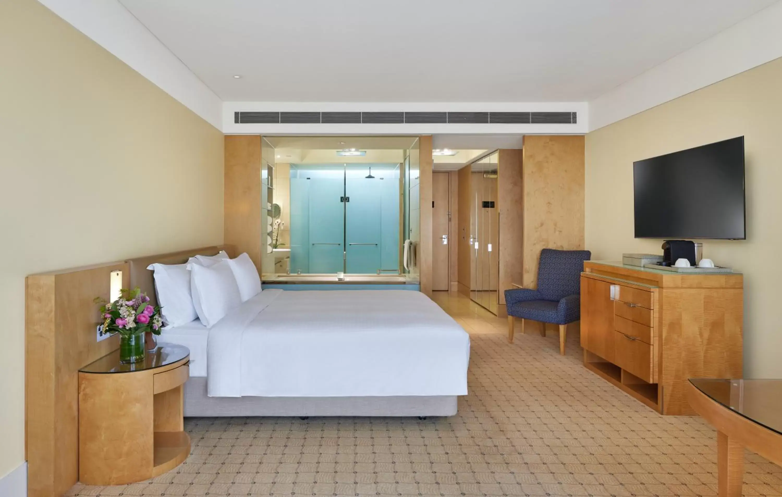 Bedroom, TV/Entertainment Center in The Fullerton Hotel Sydney