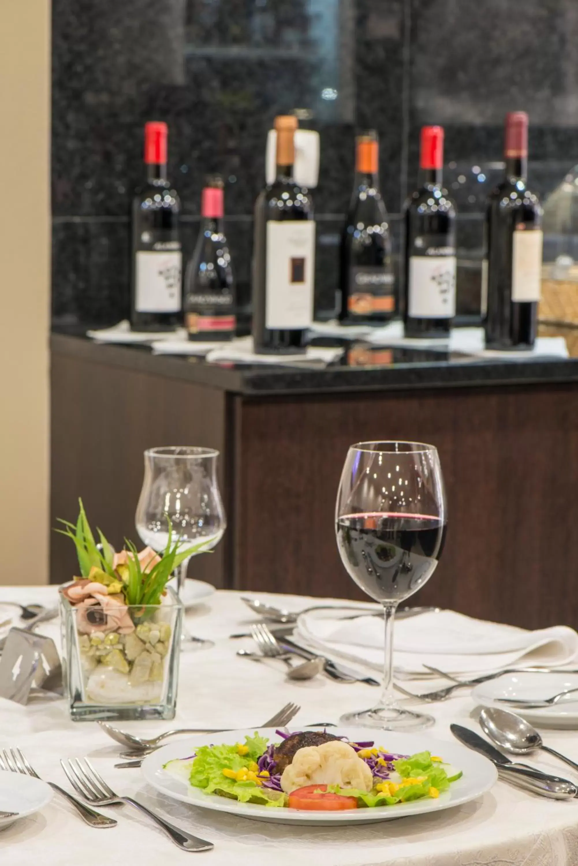 Restaurant/places to eat in RK Suite Hotel Restaurant/places to eat in RK Suite Hotel