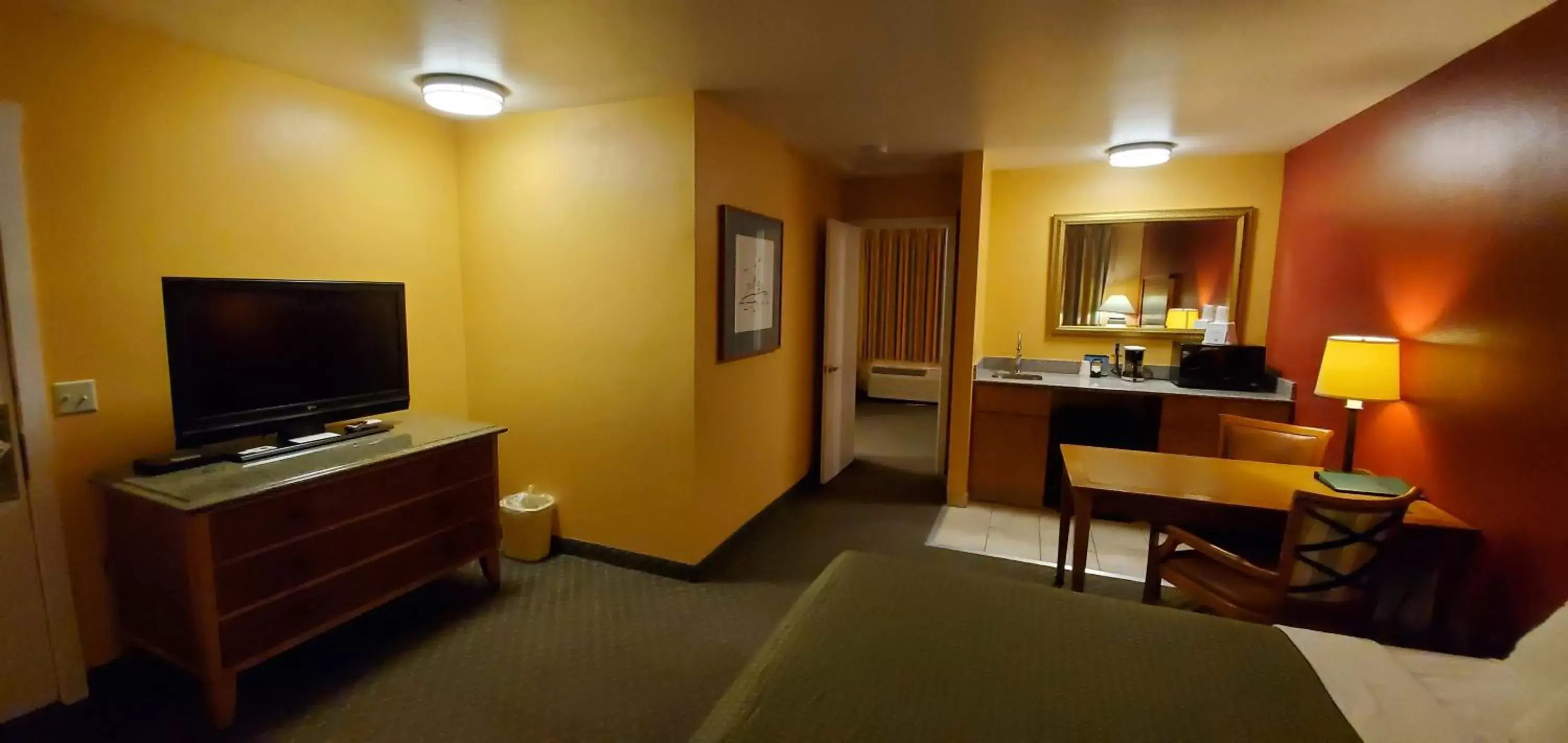 Living room in Olympic View Inn Living room in Olympic View Inn