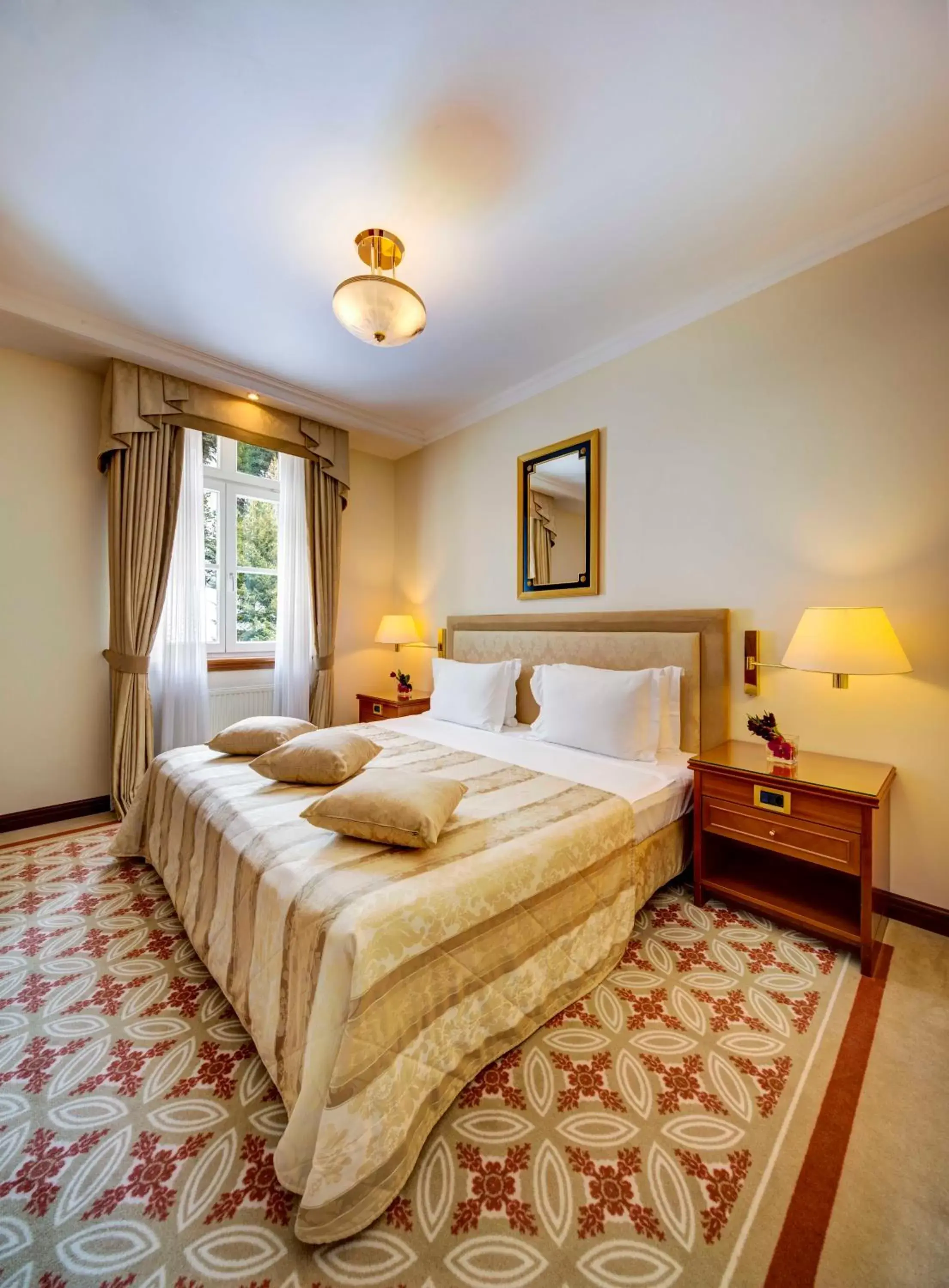 Bedroom, Bed in Grand Hotel des Bains Kempinski