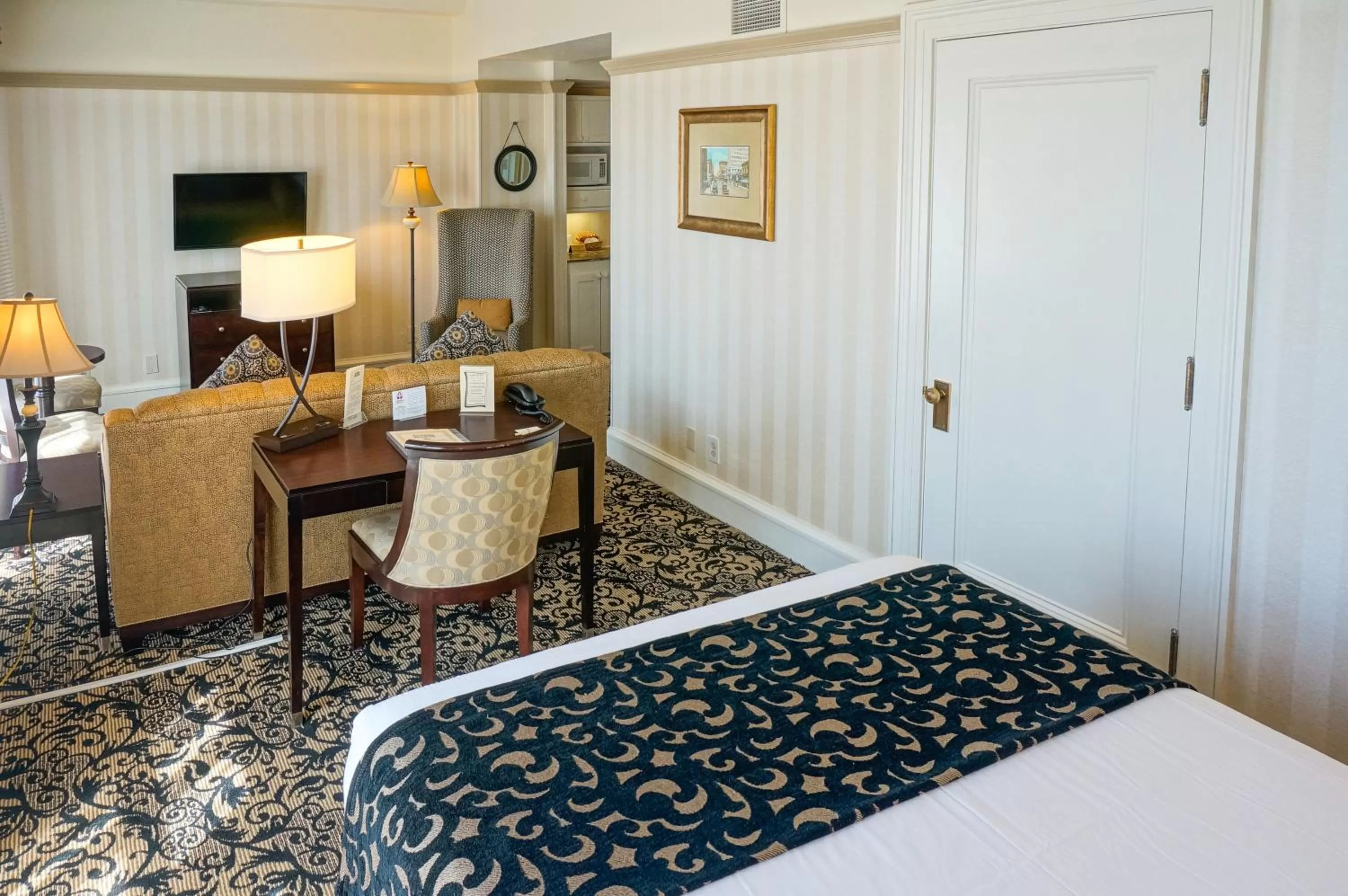 Bedroom, Bed in Gaslamp Plaza Suites