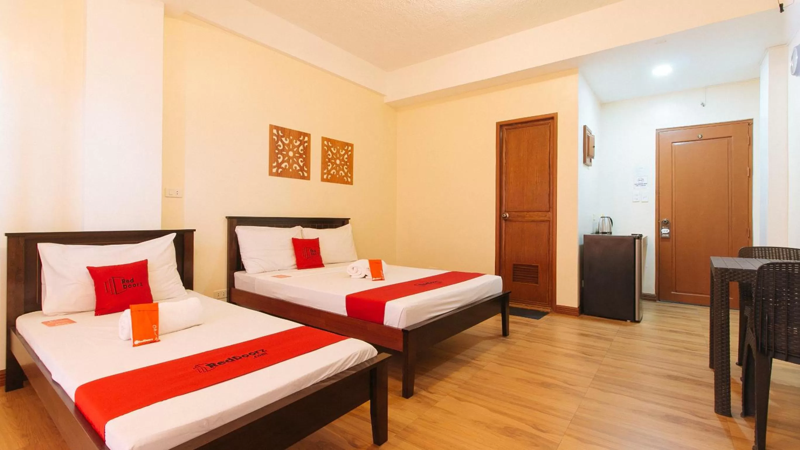 Photo of the whole room, Bed in RedDoorz Plus near Johnson and Johnson Paranaque