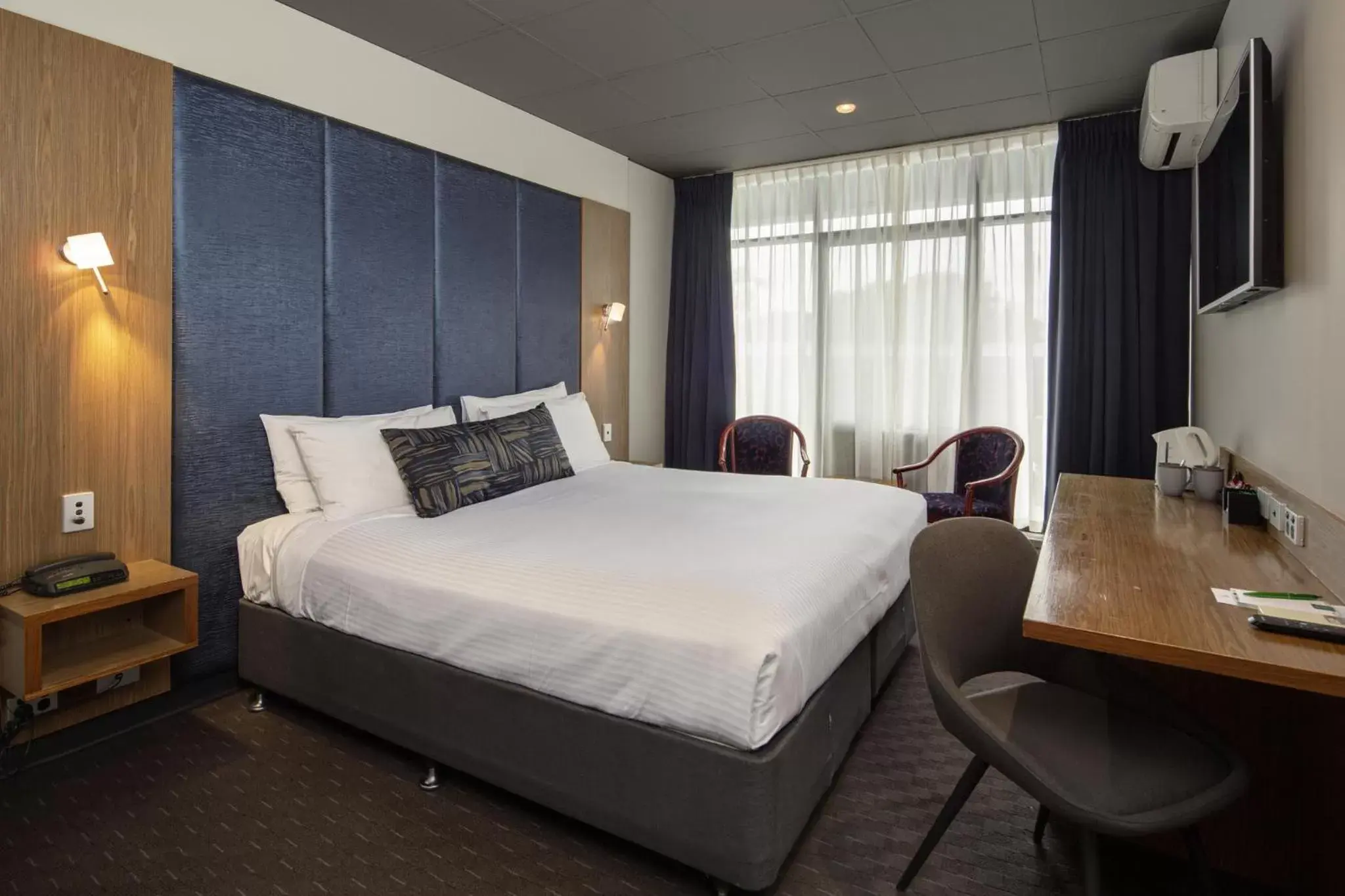 Bedroom, Bed in Marion Hotel