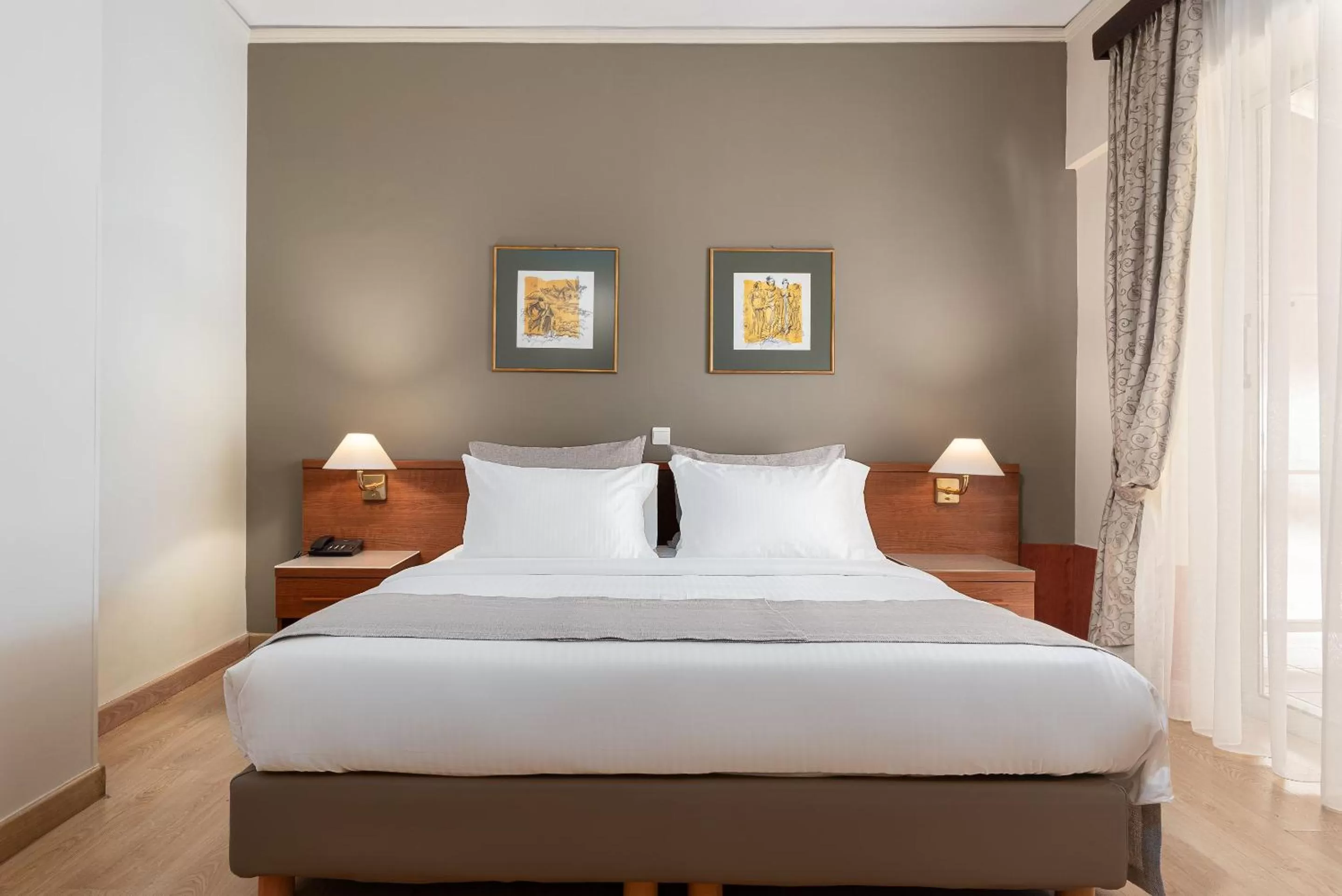 Bed in Acropolis Select