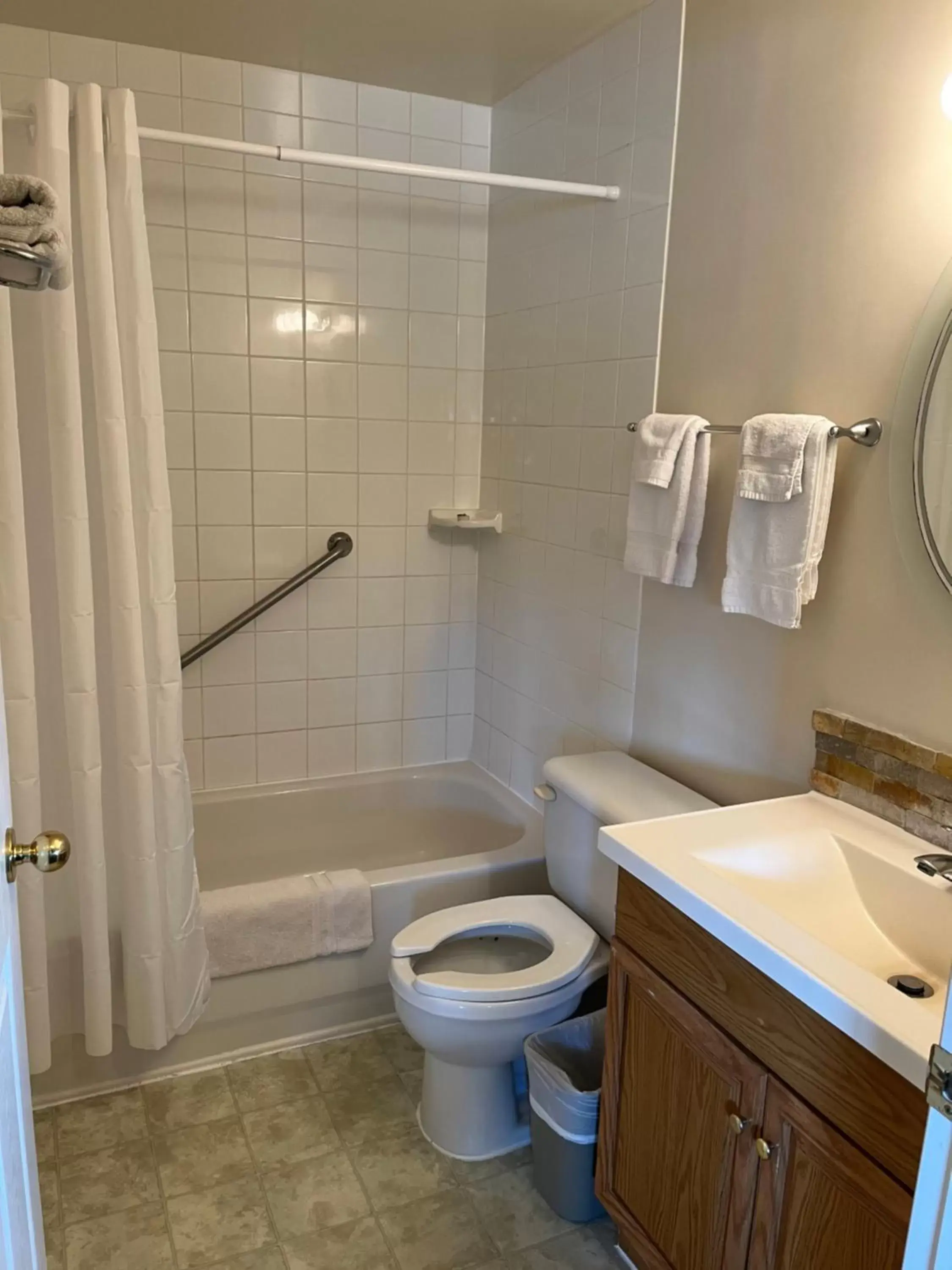 Bathroom in Calabogie Motor Inn