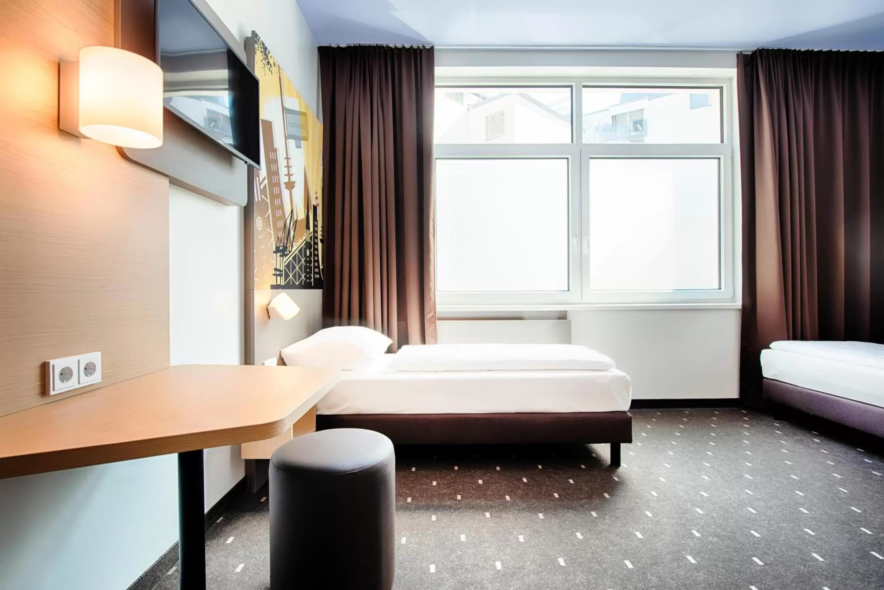Photo of the whole room, Bed in B&B Hotel Kiel-Holstenbrücke