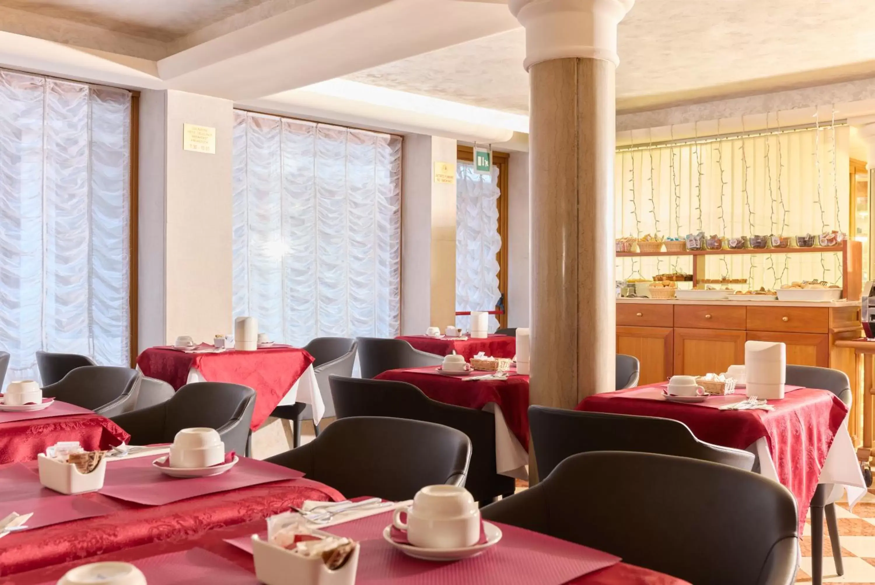 Breakfast, Restaurant/Places to Eat in Hotel Commercio & Pellegrino