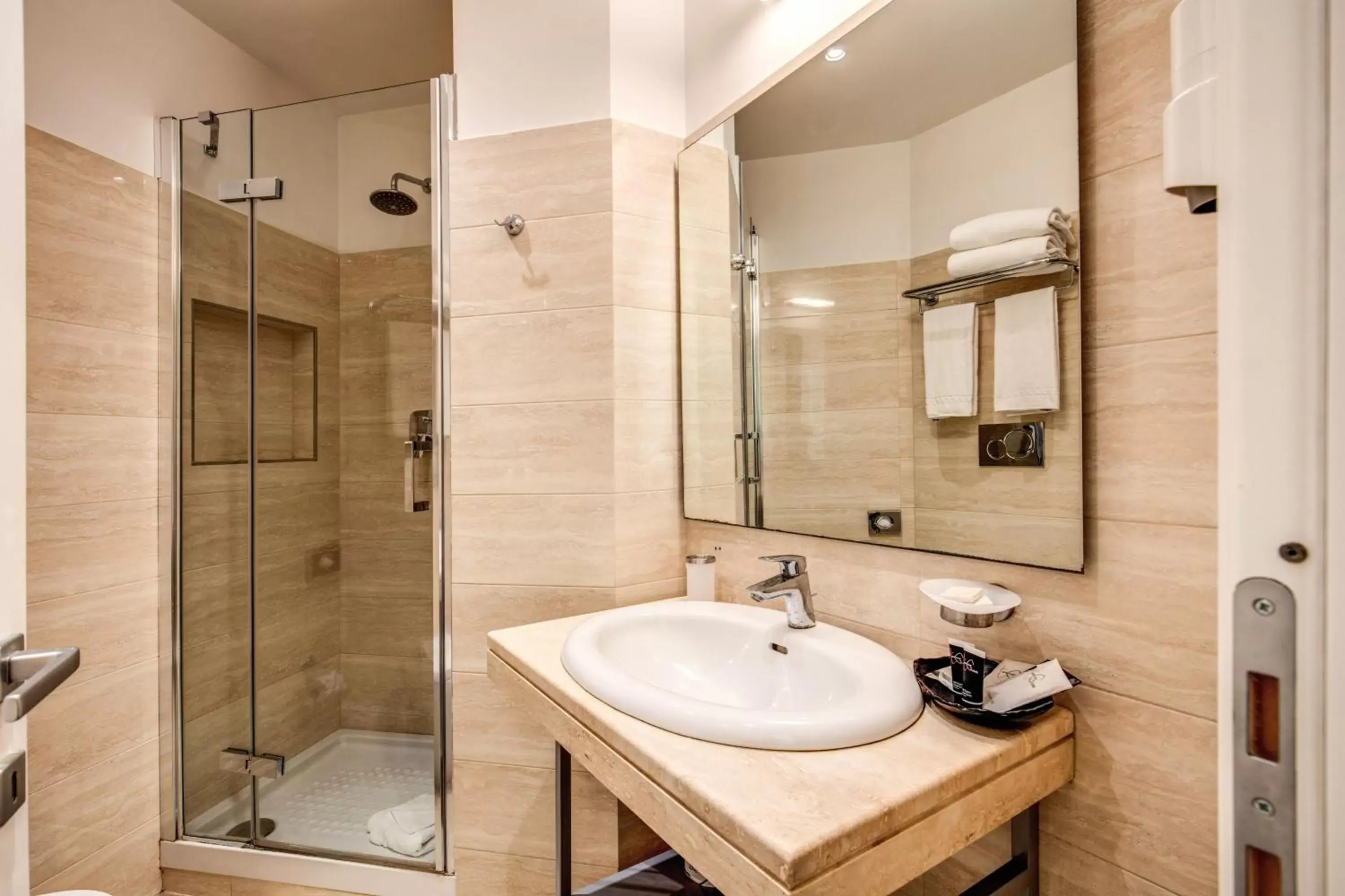 Bathroom in Rome Art Hotel - Gruppo Trevi Hotels