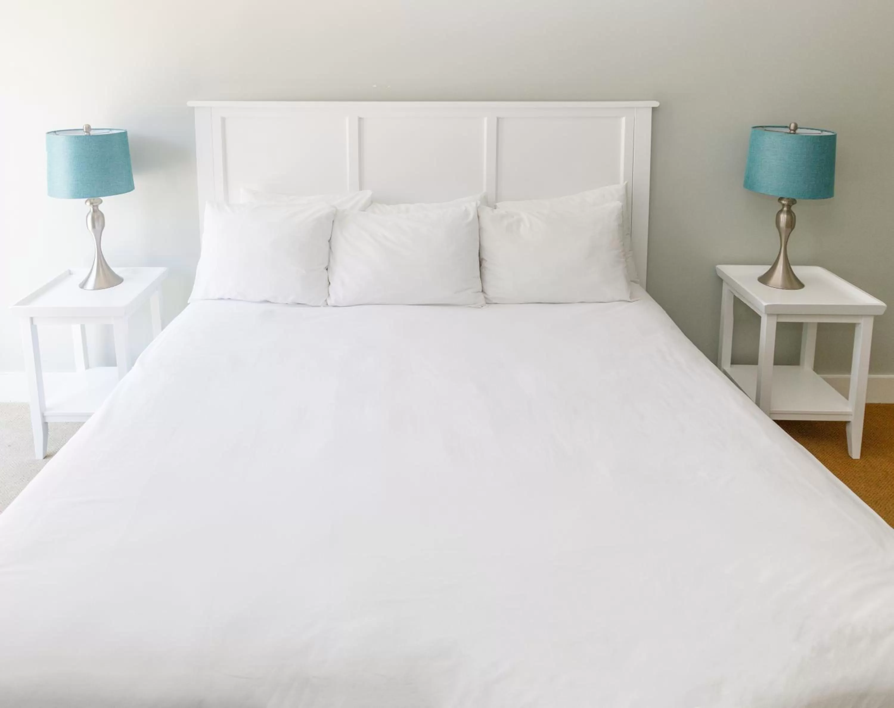 Bedroom, Bed in Admiral's Inn Resort