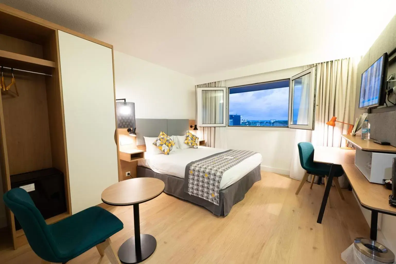 Bedroom in Holiday Inn Calais-Centre, an IHG Hotel