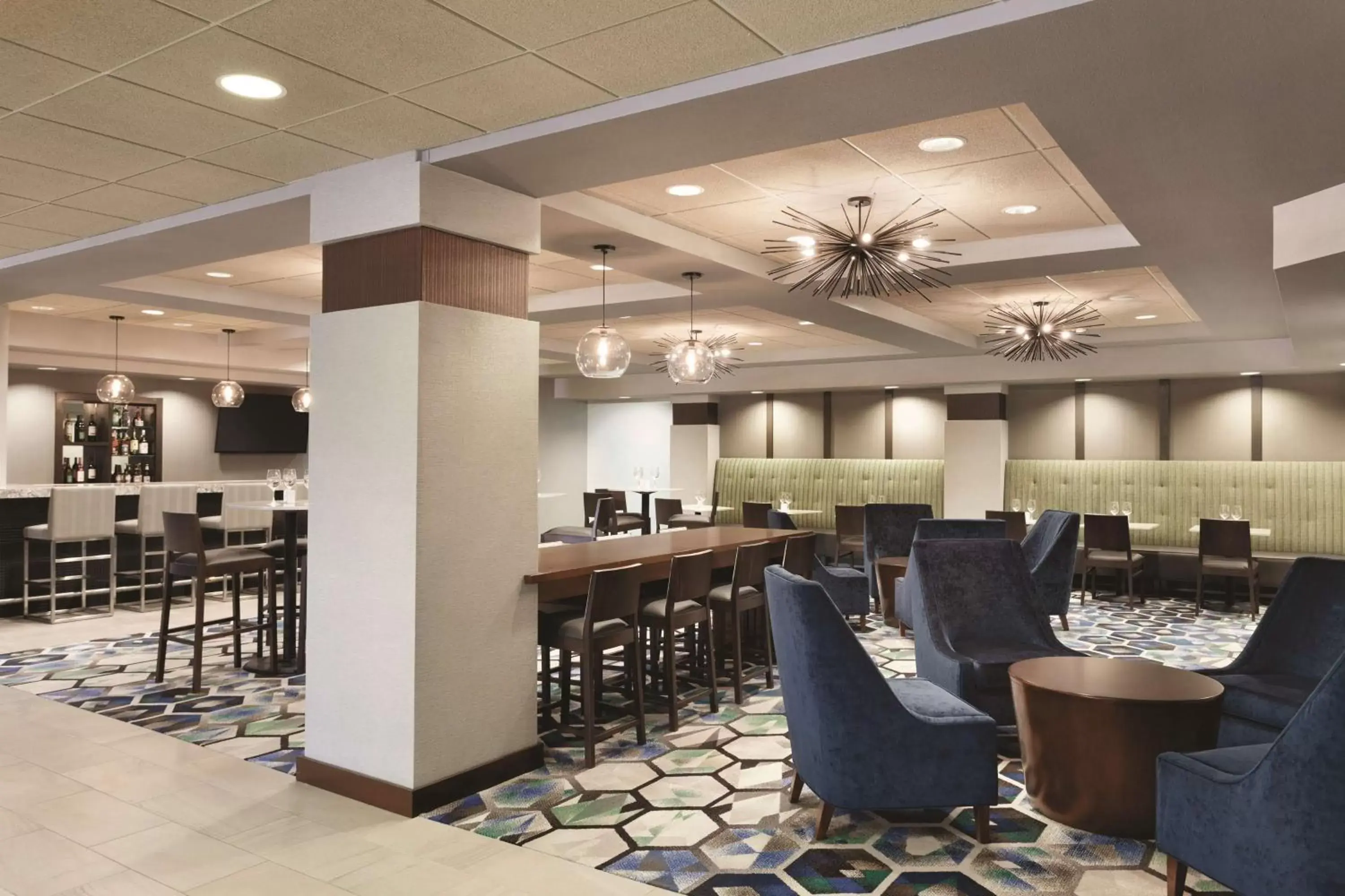 Lounge or bar, Restaurant/Places to Eat in Radisson Dallas North-Addison
