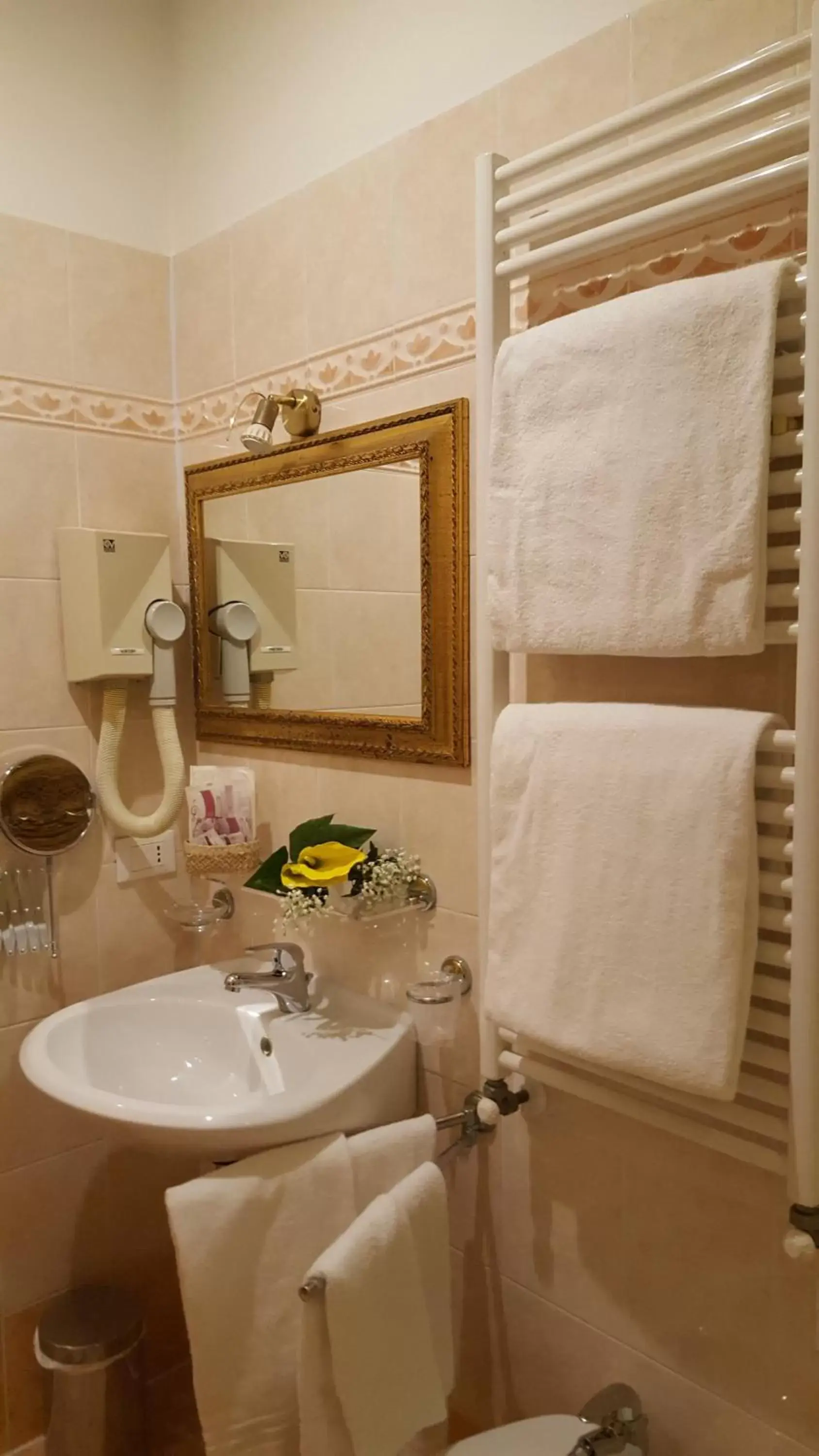 Bathroom in Hotel Locanda Canal