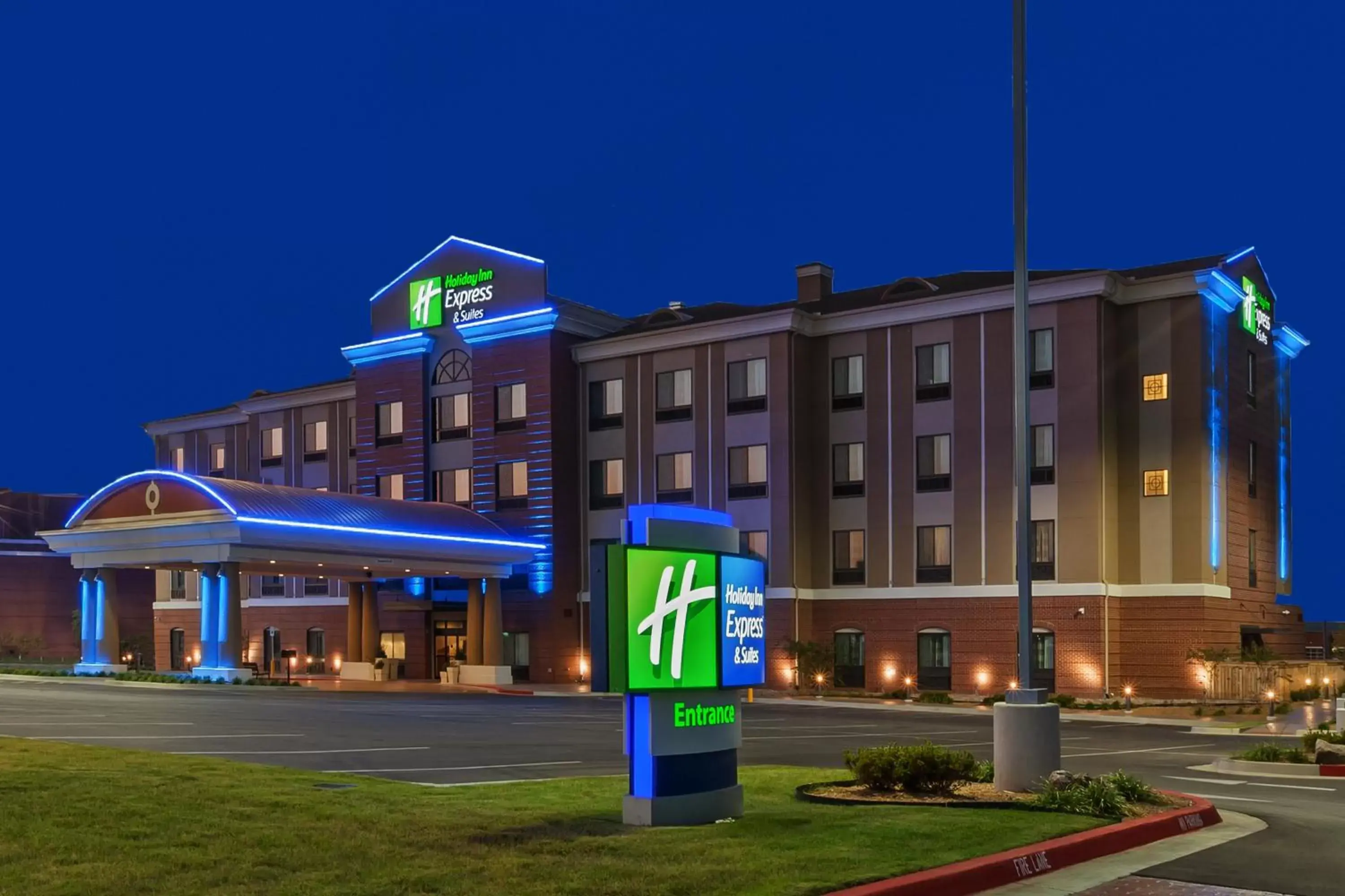 Property Building in Holiday Inn Express & Suites Glenpool, an IHG Hotel