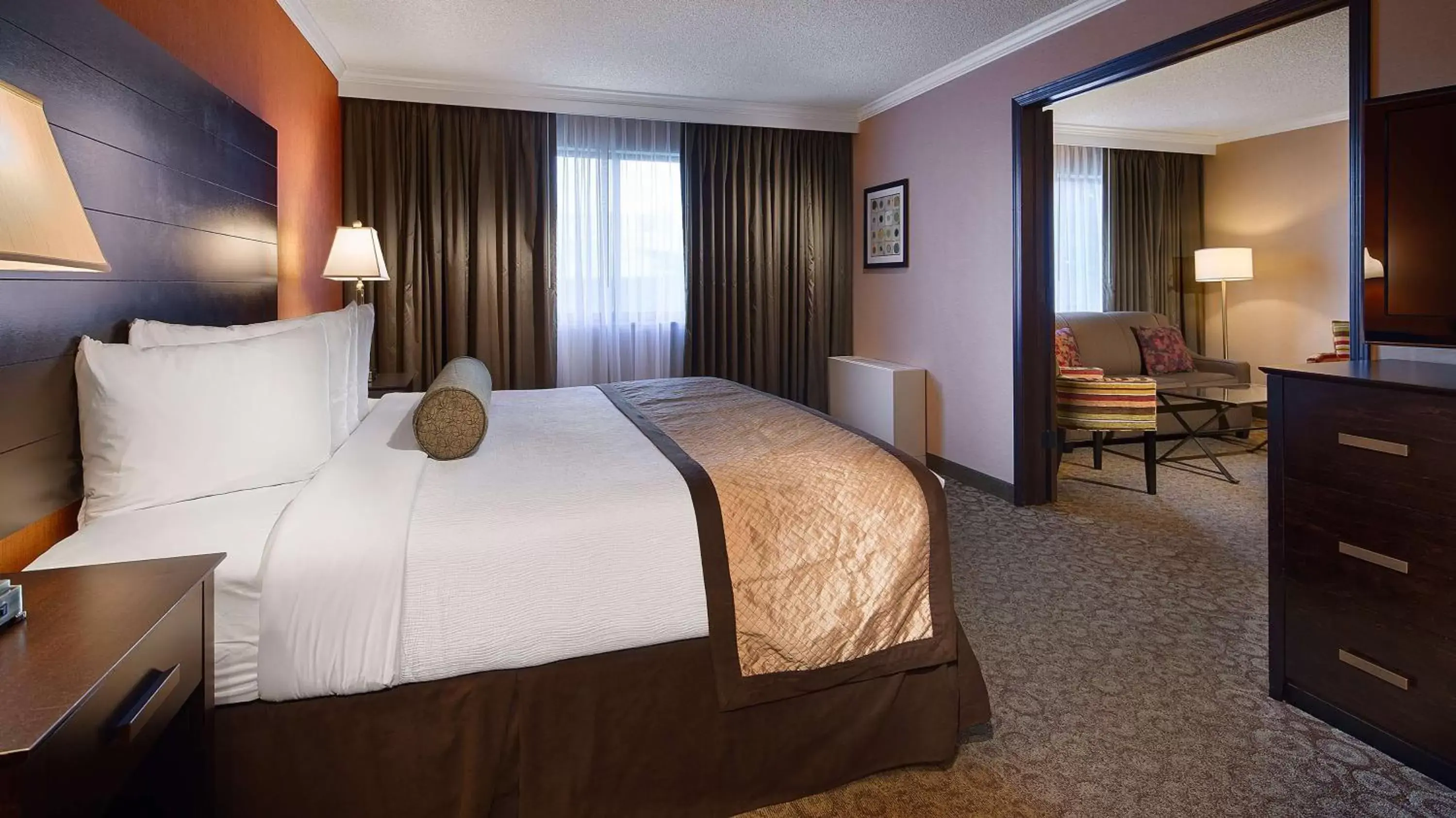 Photo of the whole room, Bed in Best Western Premier Nicollet Inn