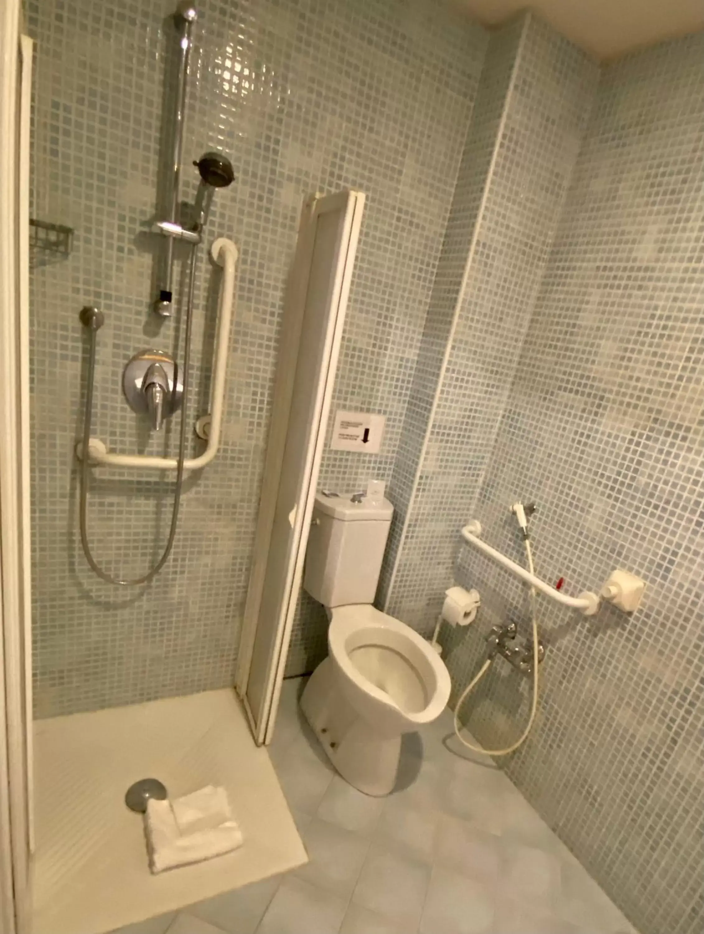 Shower, Bathroom in iH Hotels Milano St. John