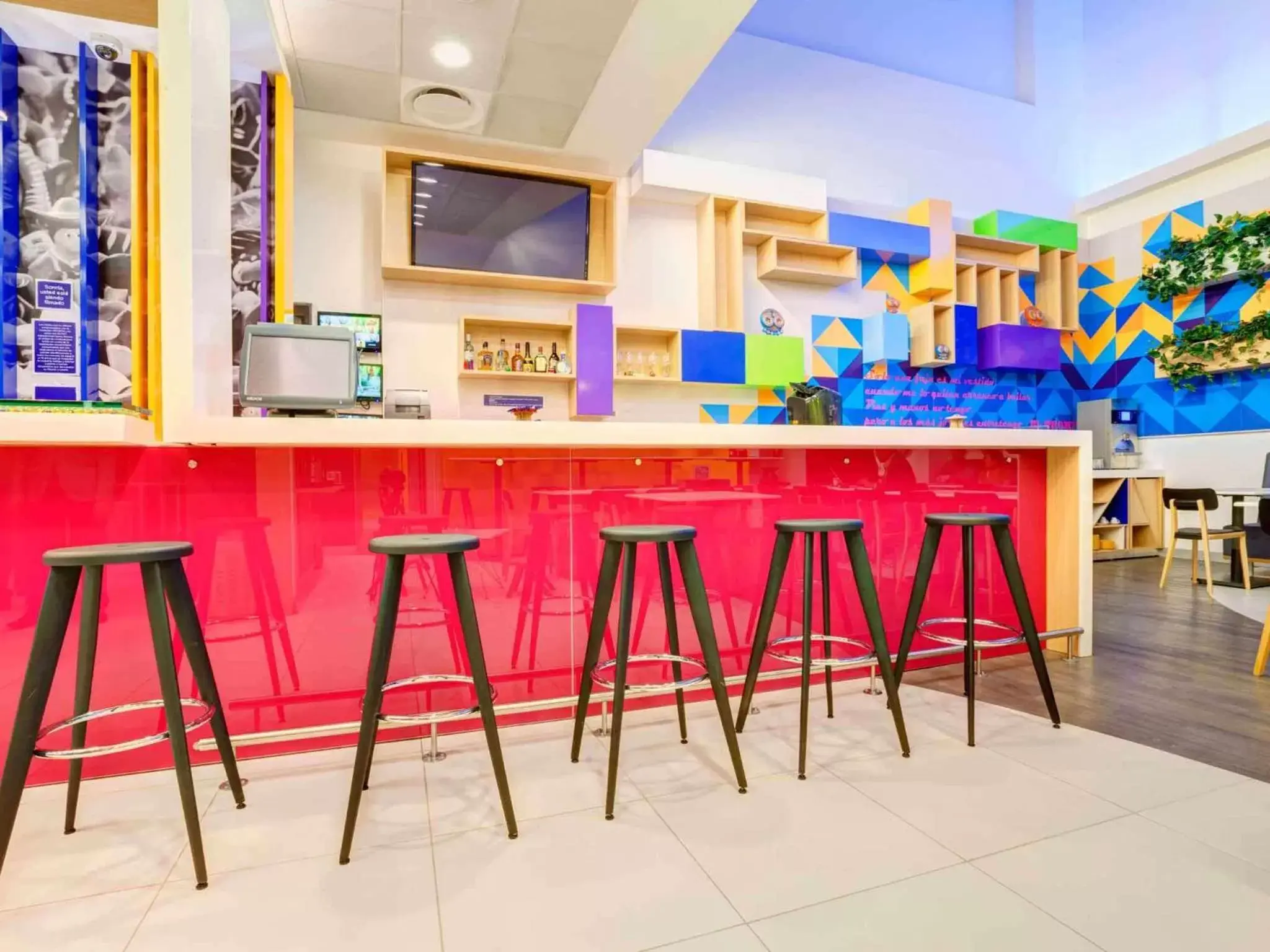 Lounge or bar in Ibis Styles Mexico Zona Rosa