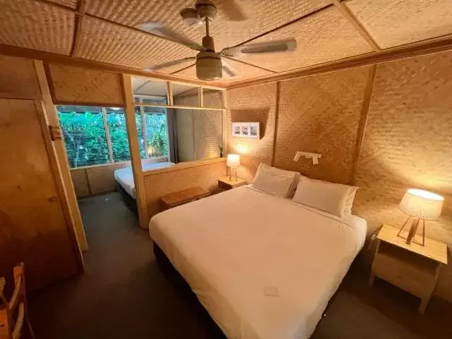 Bedroom, Bed in Tallow Beach Motel