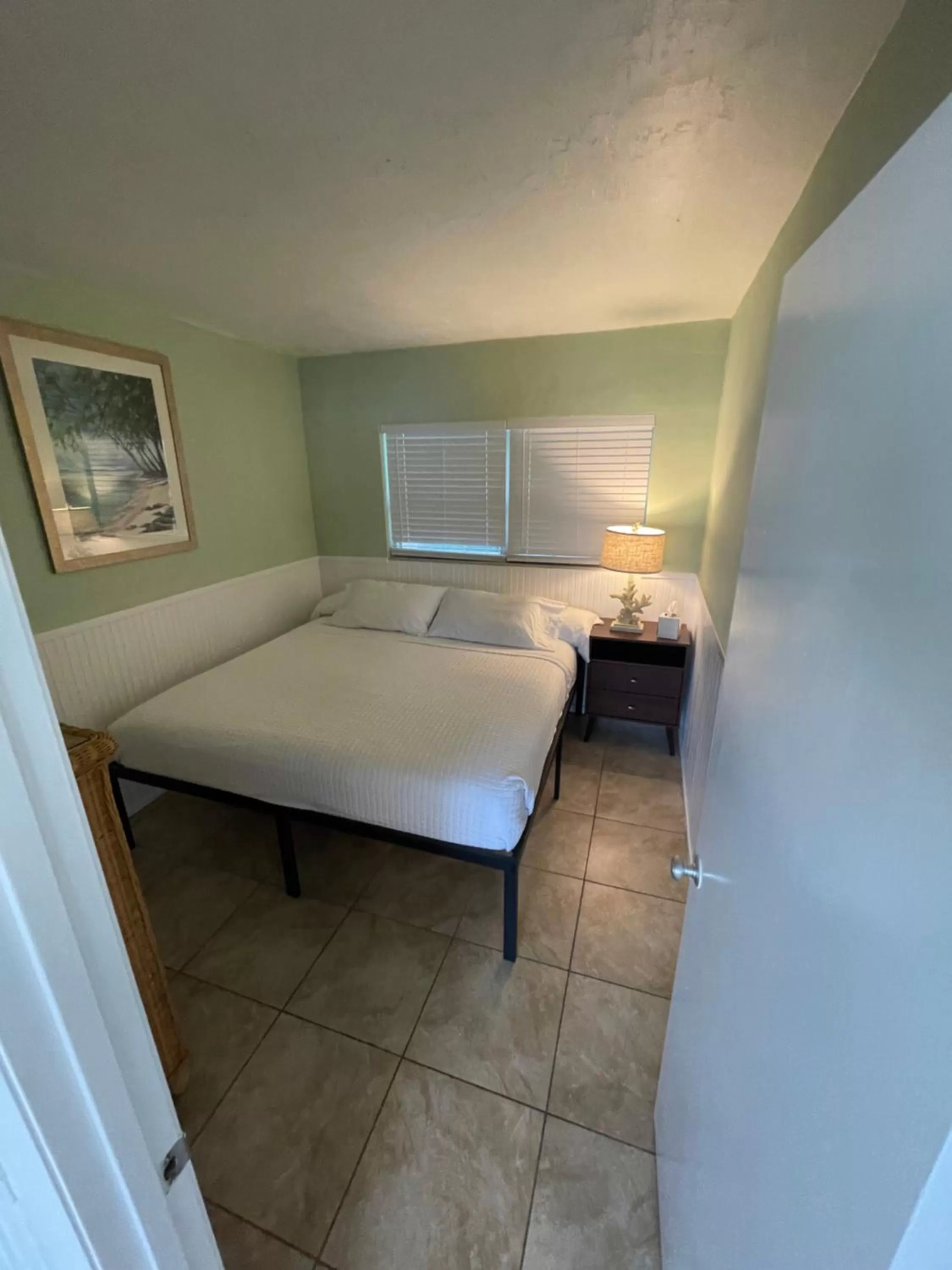 Bed in Breezy Palms Resort