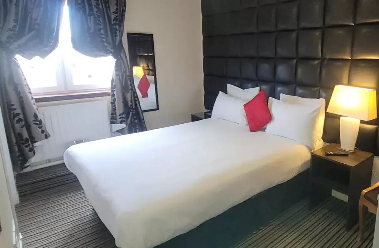 Bed in Kings Park Hotel