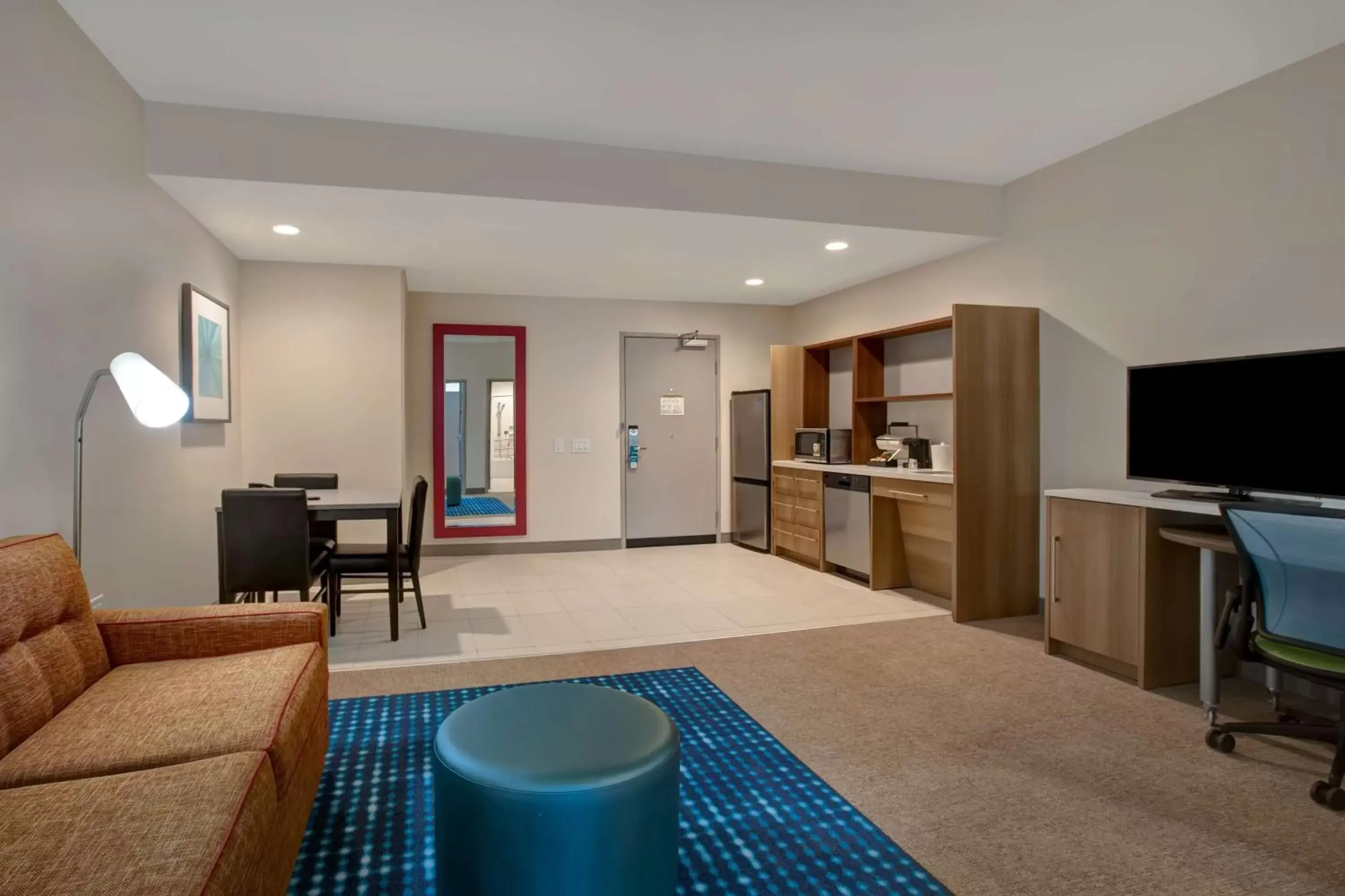 Living room, Seating Area in Home2 Suites By Hilton Charlotte Northlake