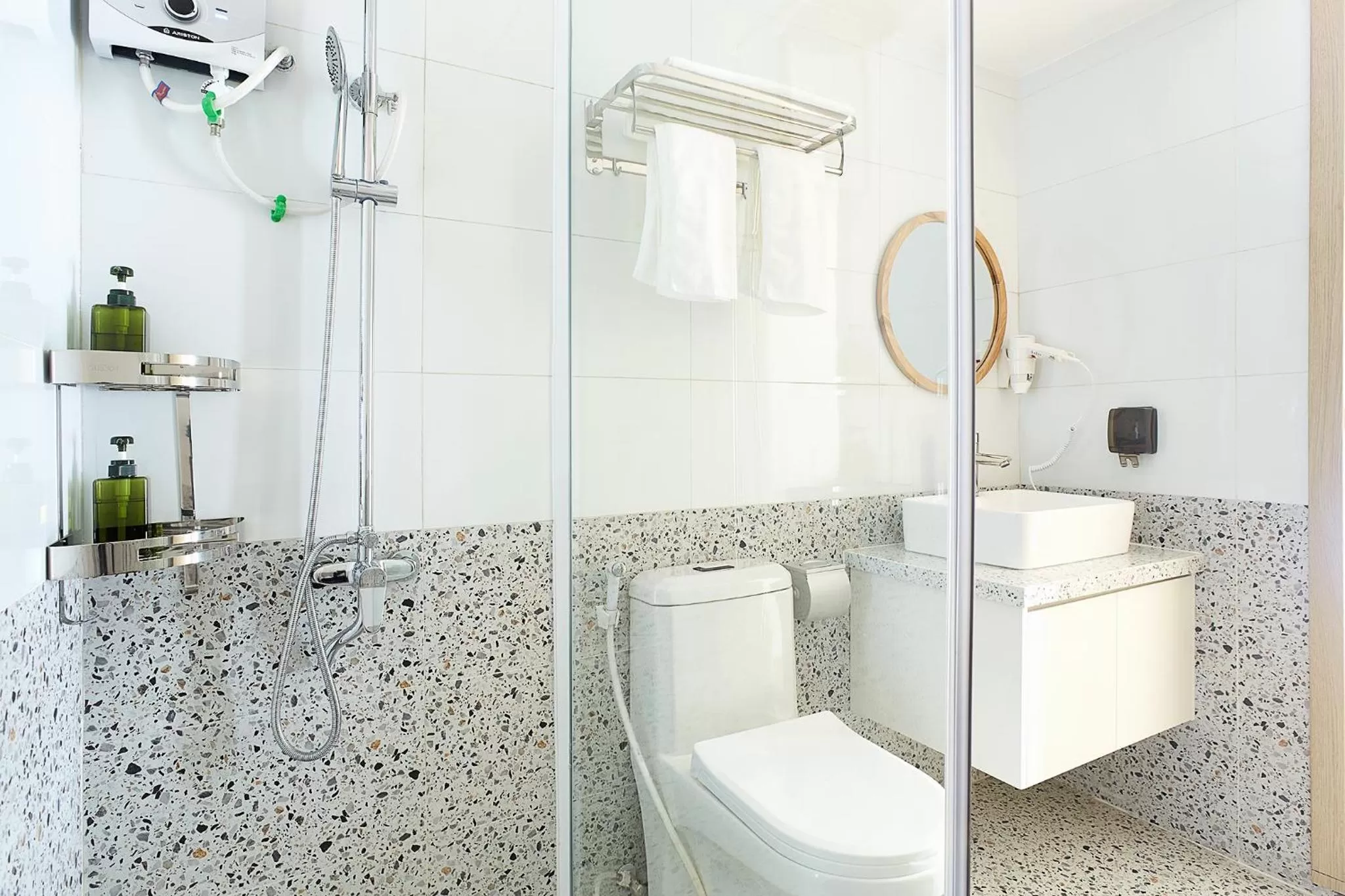 Bathroom in Larimar Villas Cô Giang