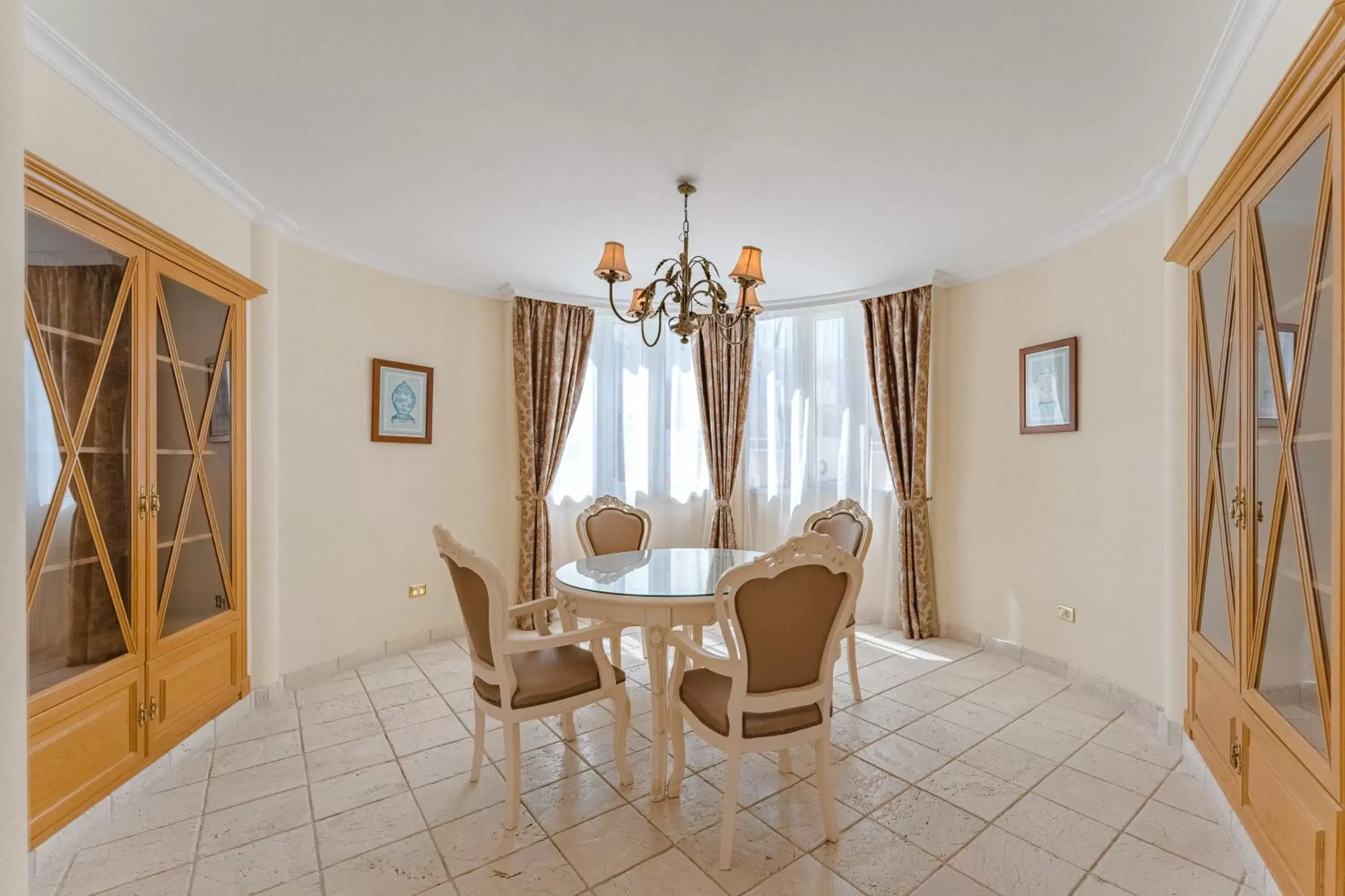 Dining area, Seating Area in Flamingo Suites Boutique Hotel