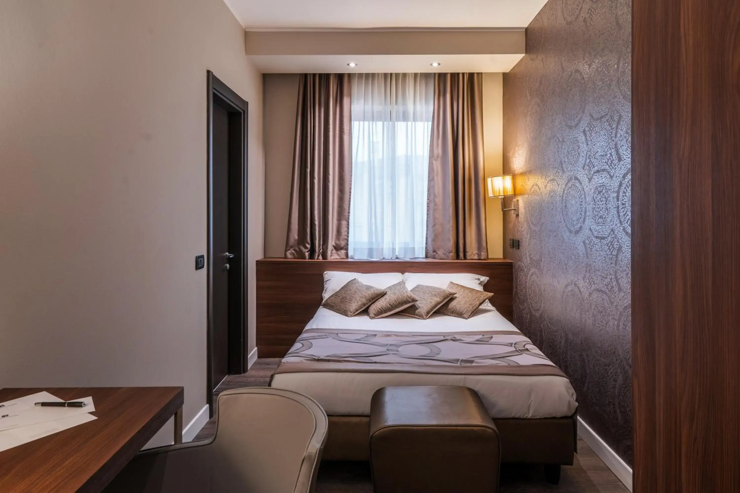 Bedroom, Bed in Smart Hotel Holiday