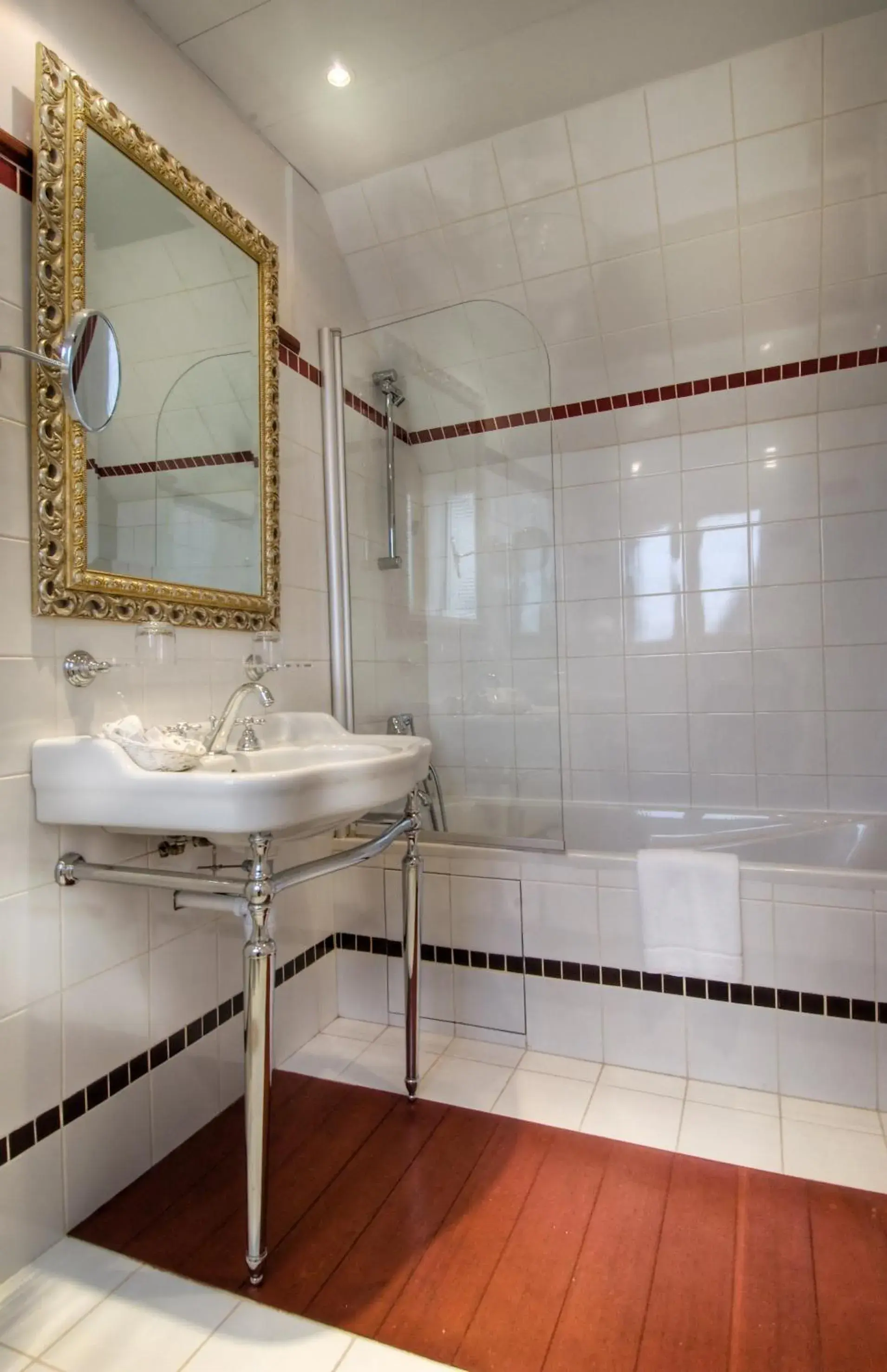 Bathroom in Best Western Premier Trocadero La Tour Hotel