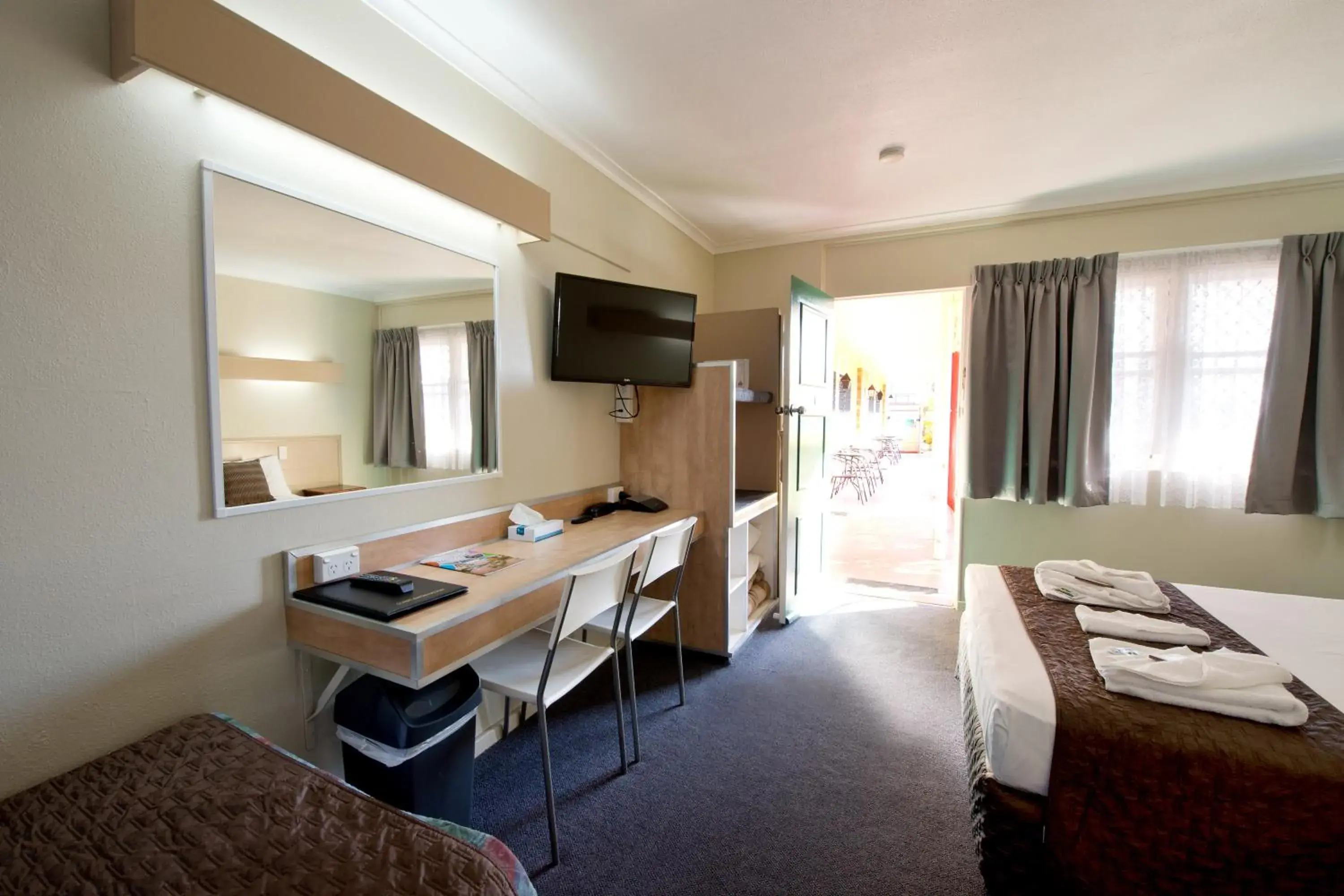 TV and multimedia, Room Photo in Mineral Sands Motel