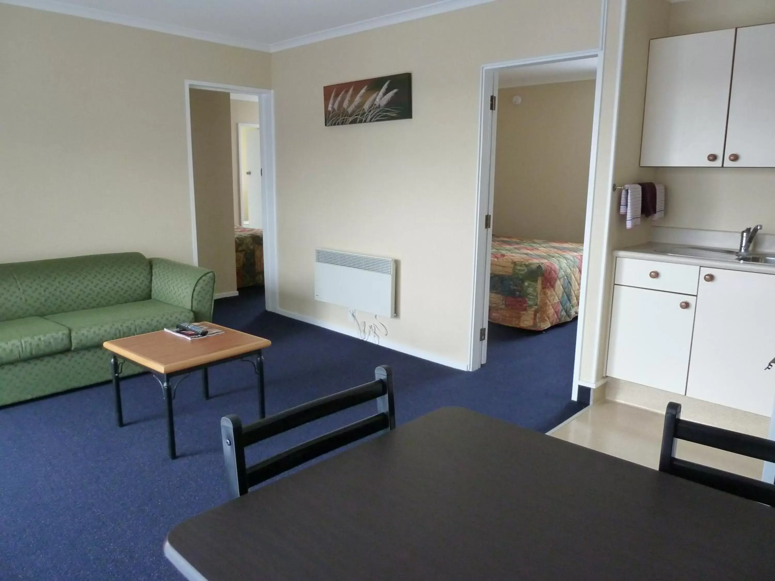 Living room in Monarch Motel Living room in Monarch Motel