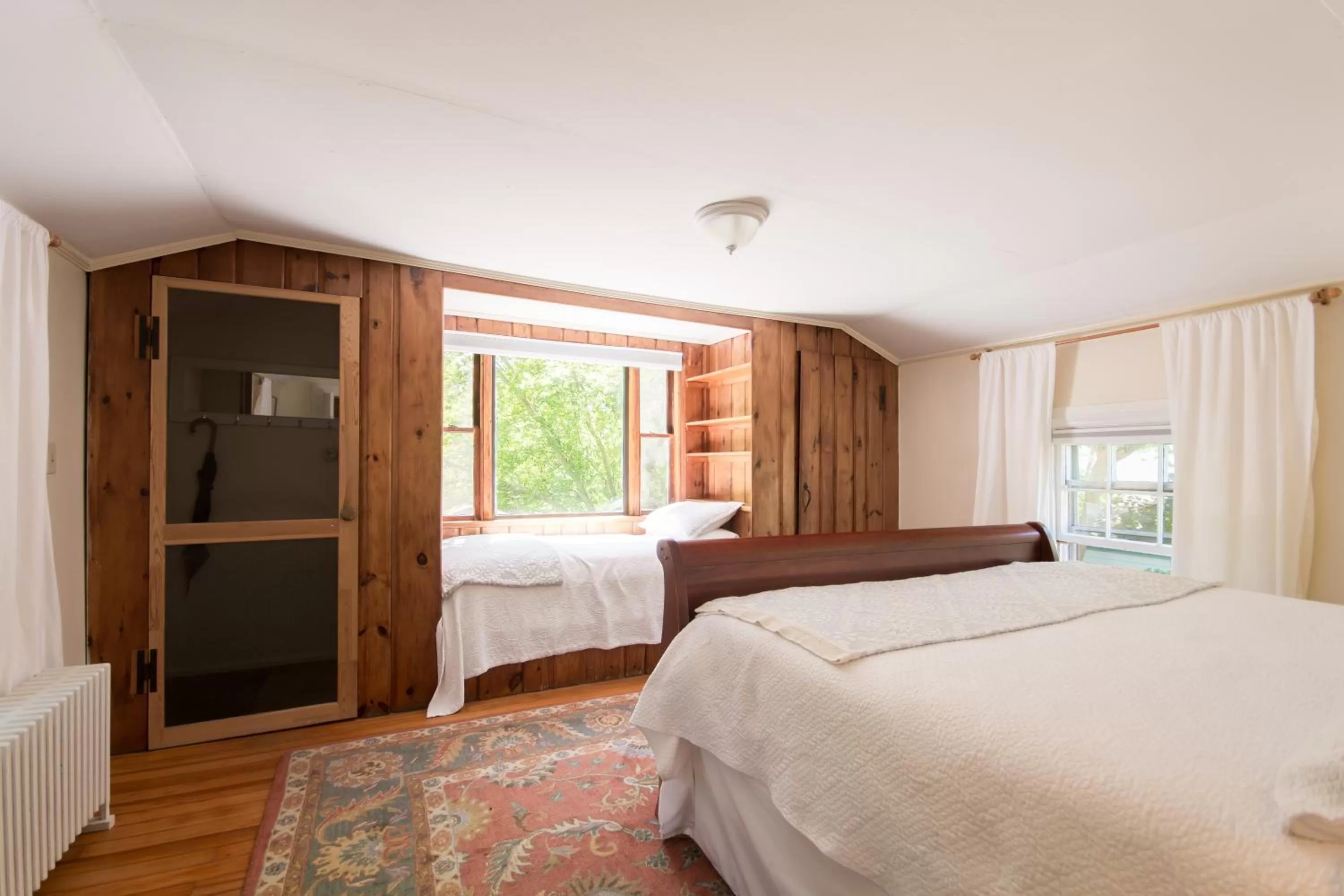 Bed in Marshall Slocum Inn