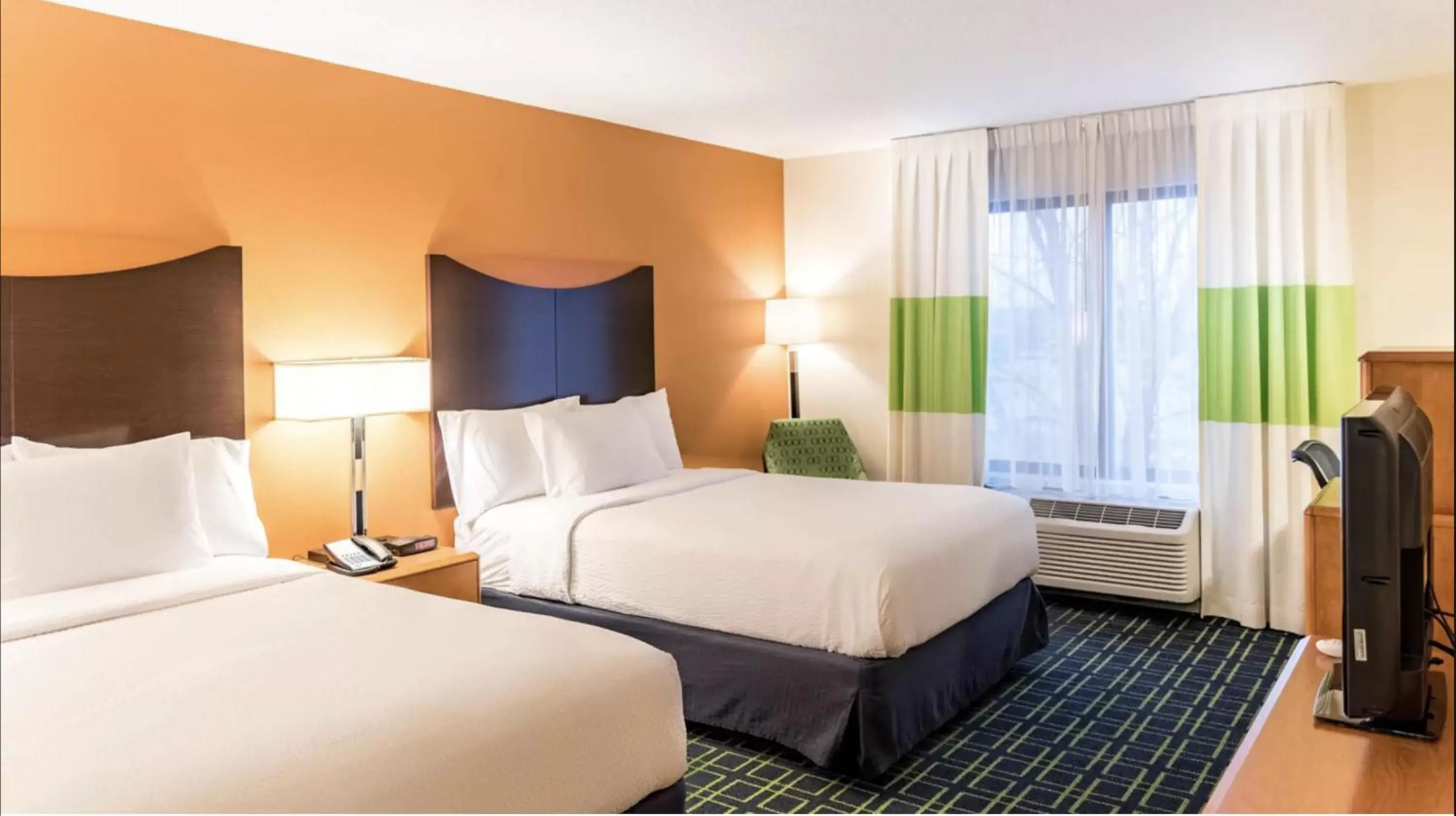 Bedroom, Bed in Fairfield Inn & Suites by Marriott Muskegon Norton Shores