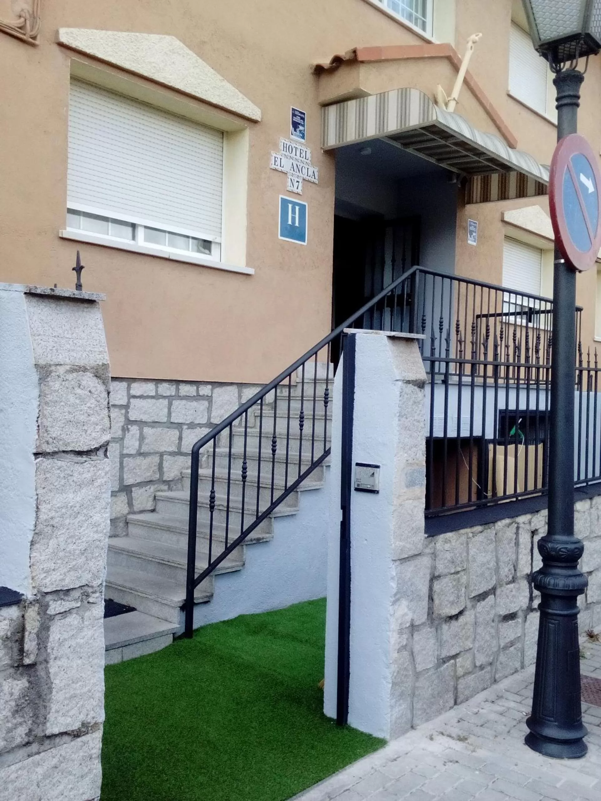 Facade/entrance in Hotel El Ancla