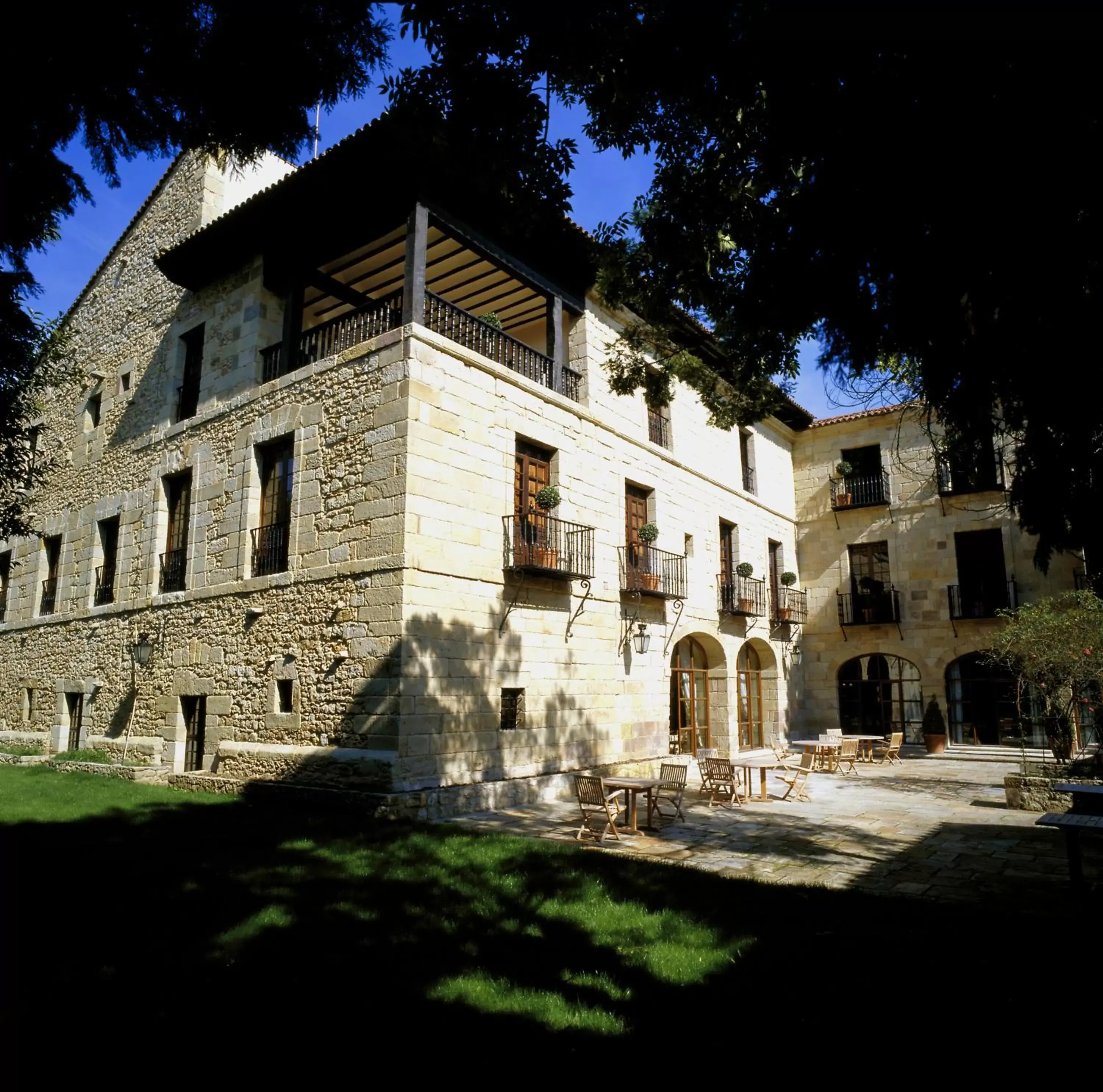 Facade/entrance, Property Building in Parador de Santillana Gil Blas