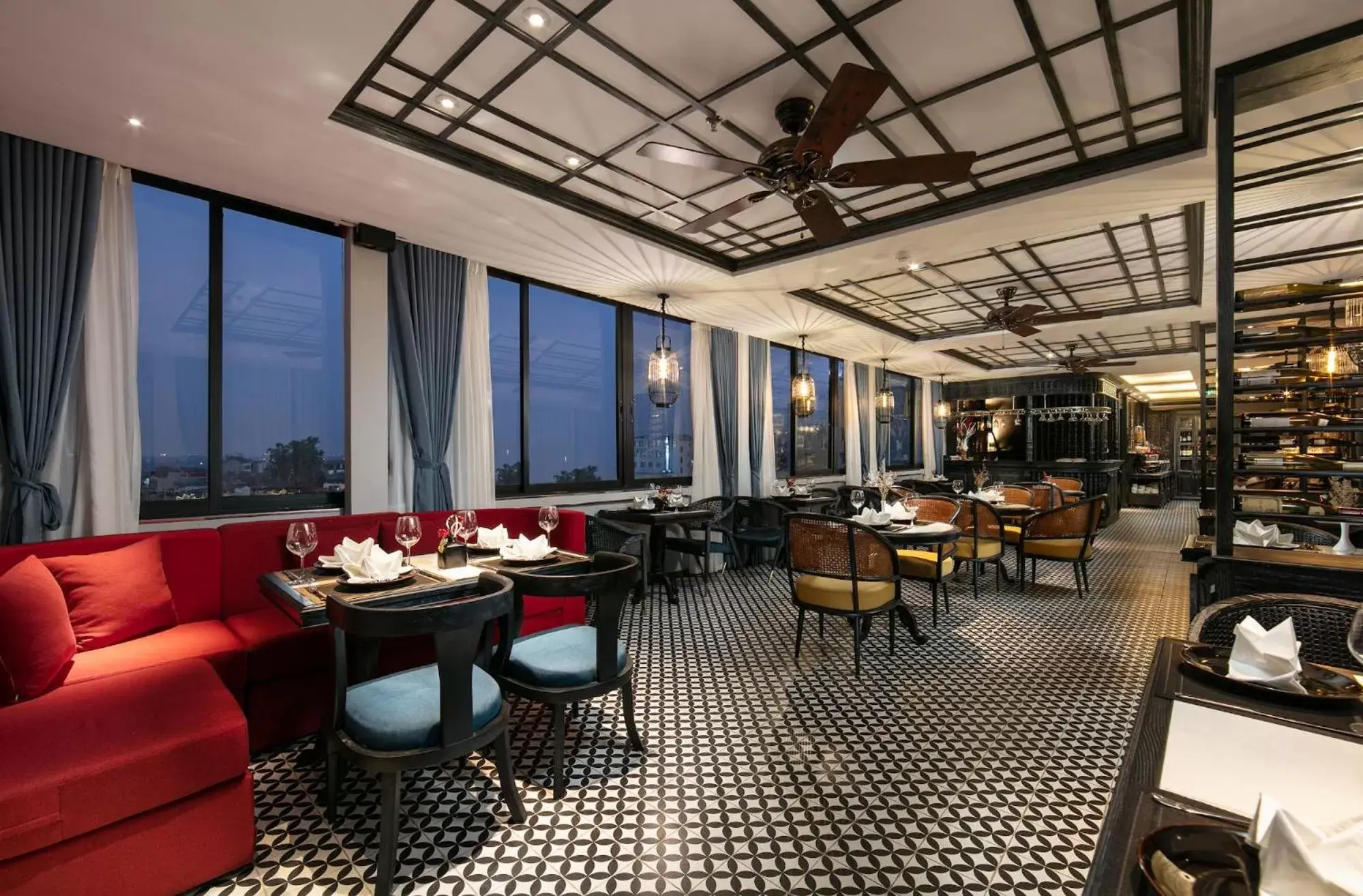 Restaurant/places to eat in Shining Central Hotel & Spa Restaurant/places to eat in Shining Central Hotel & Spa