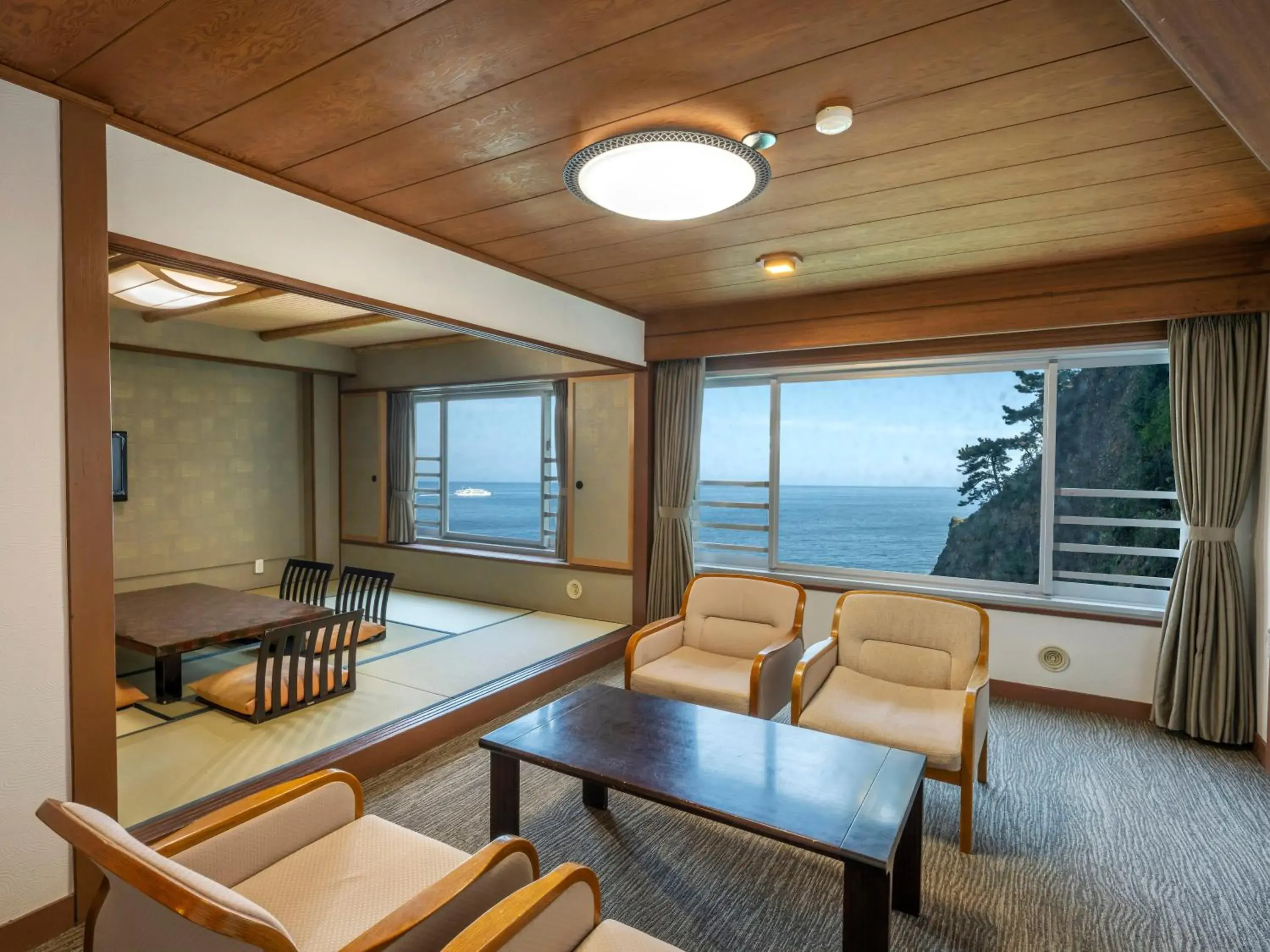 Photo of the whole room, Seating Area in Hotel New Akao