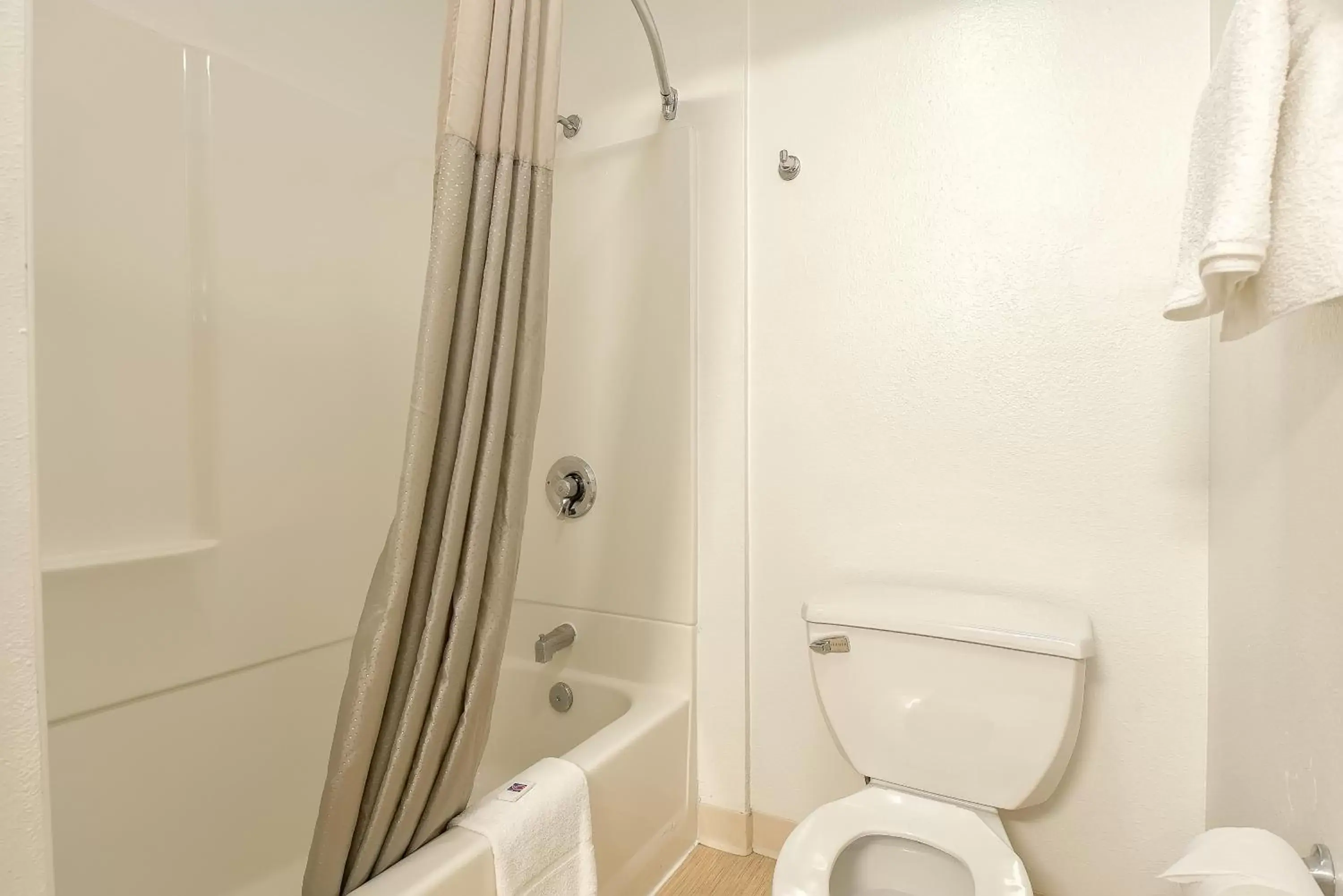 Shower, Bathroom in Motel 6-San Diego, CA - Downtown