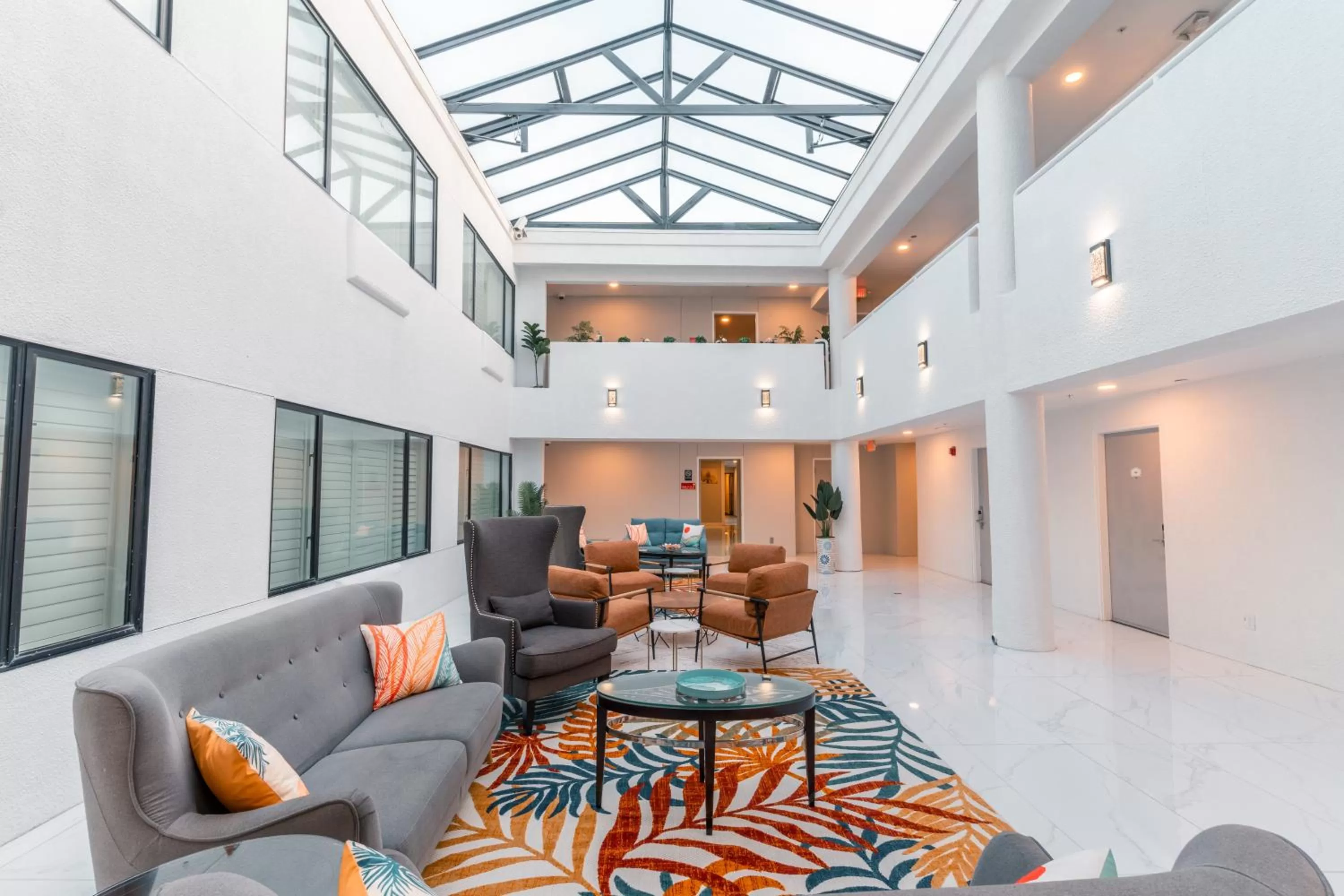 Seating Area in Hotel Aluxor SFO, Sapphire Boutique Collection