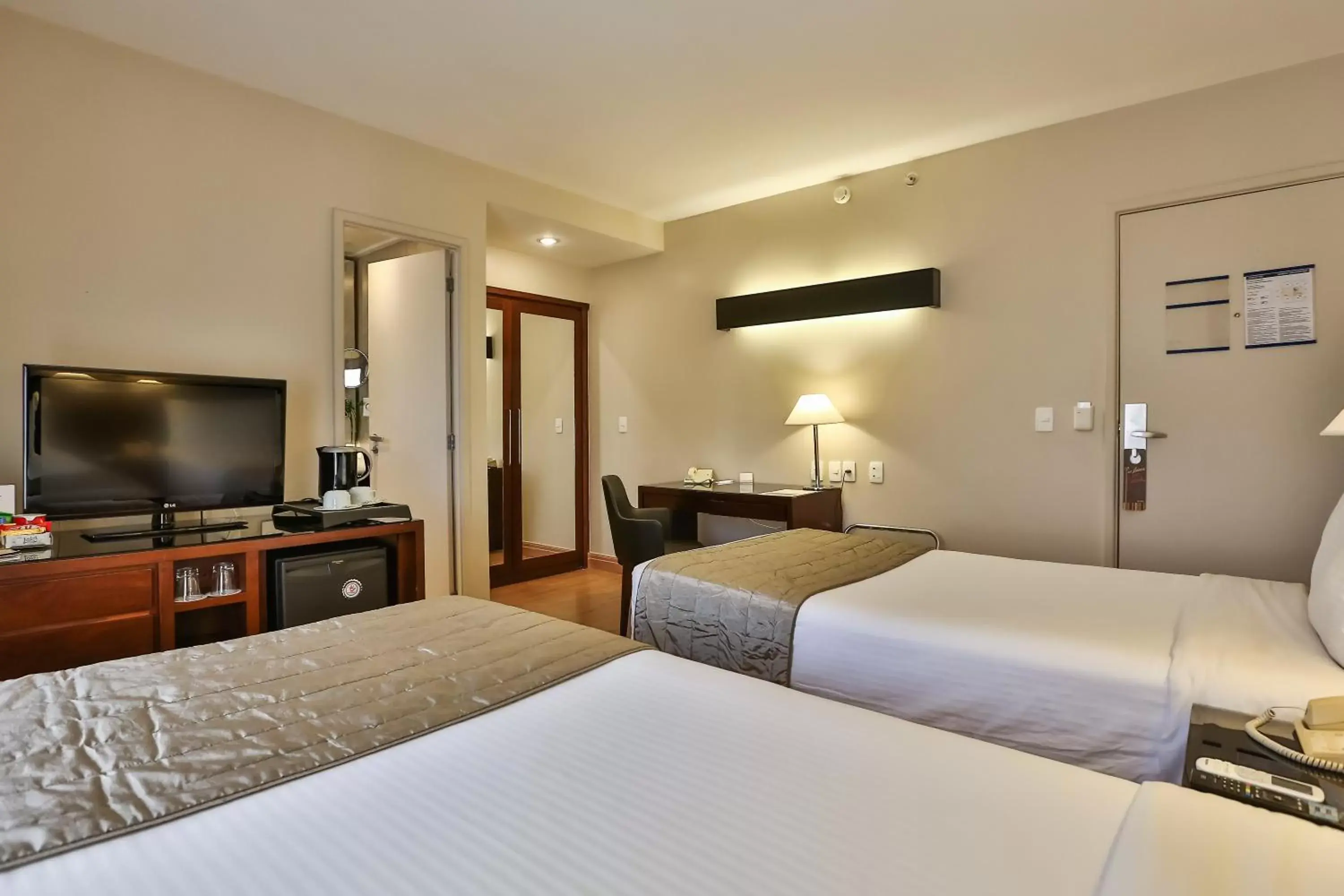 Photo of the whole room, Bed in Double Tree by Hilton São Paulo Itaim