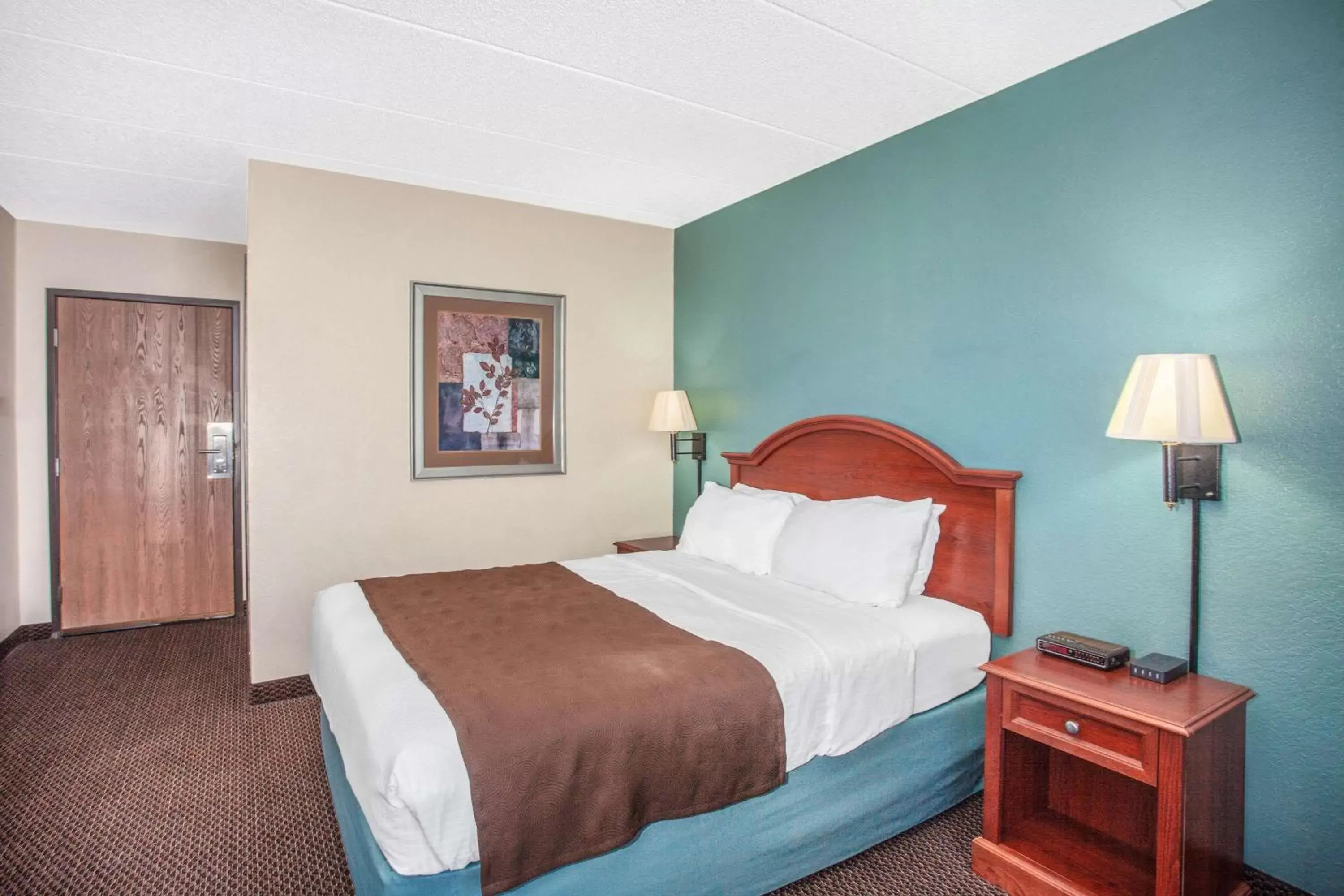 Photo of the whole room, Bed in AmericInn by Wyndham St. Peter