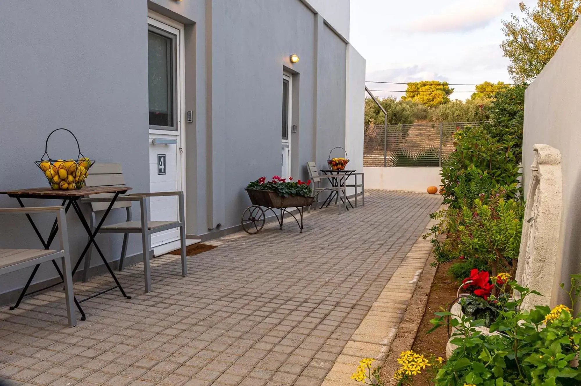 Patio in Comfort Stay Airport Studios - FREE shuttle from the Athens airport