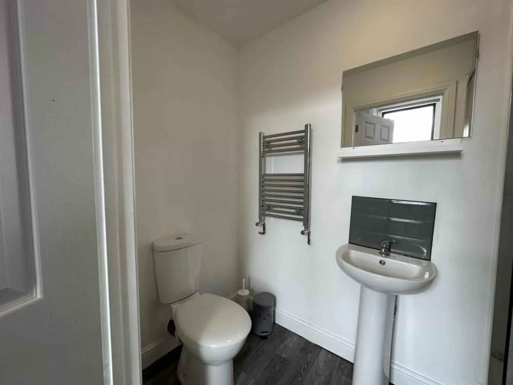 Bathroom in The Fishpond - Premier Nottingham Studios