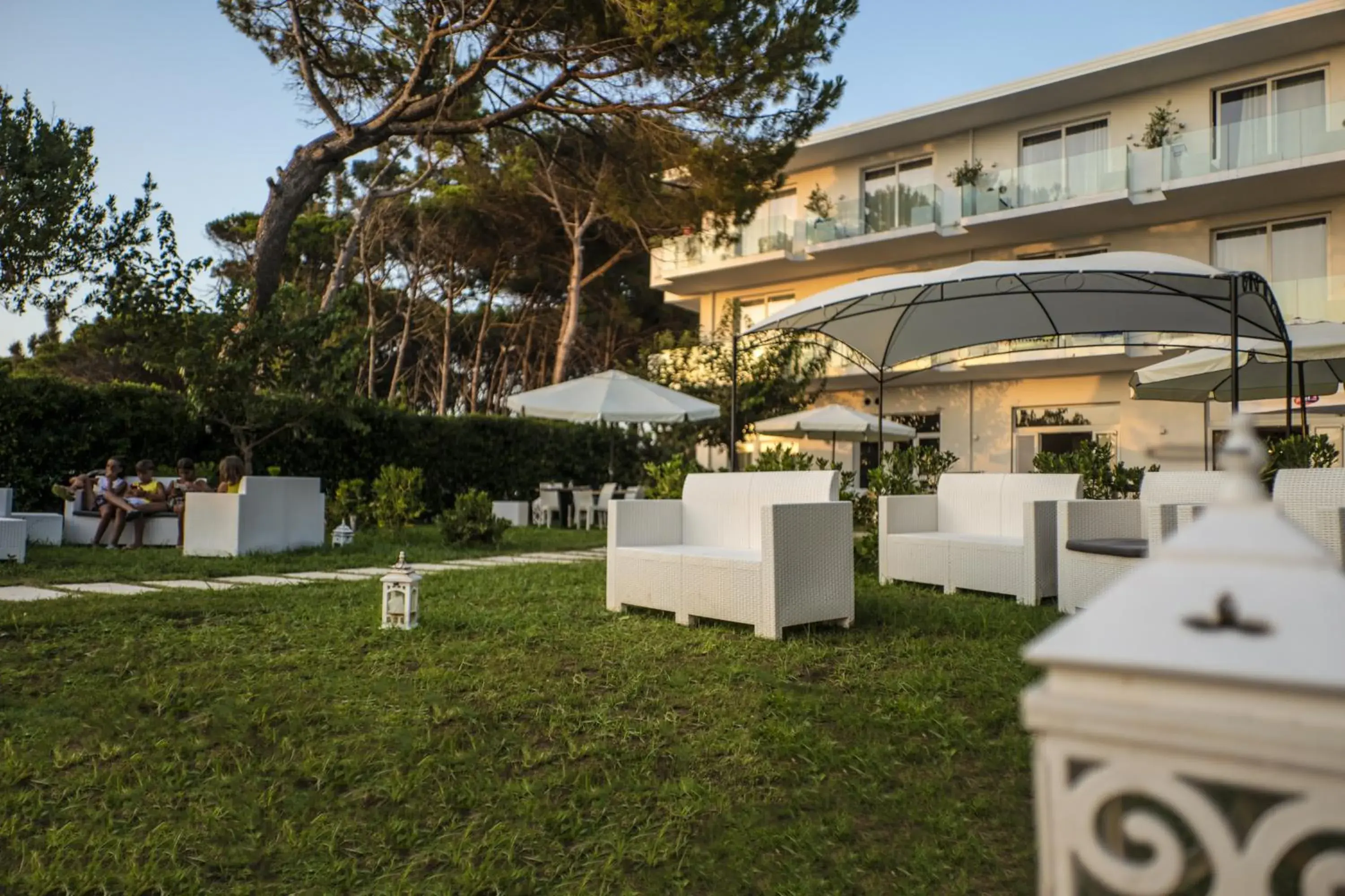 Garden, Property Building in Hotel Artemide Mare