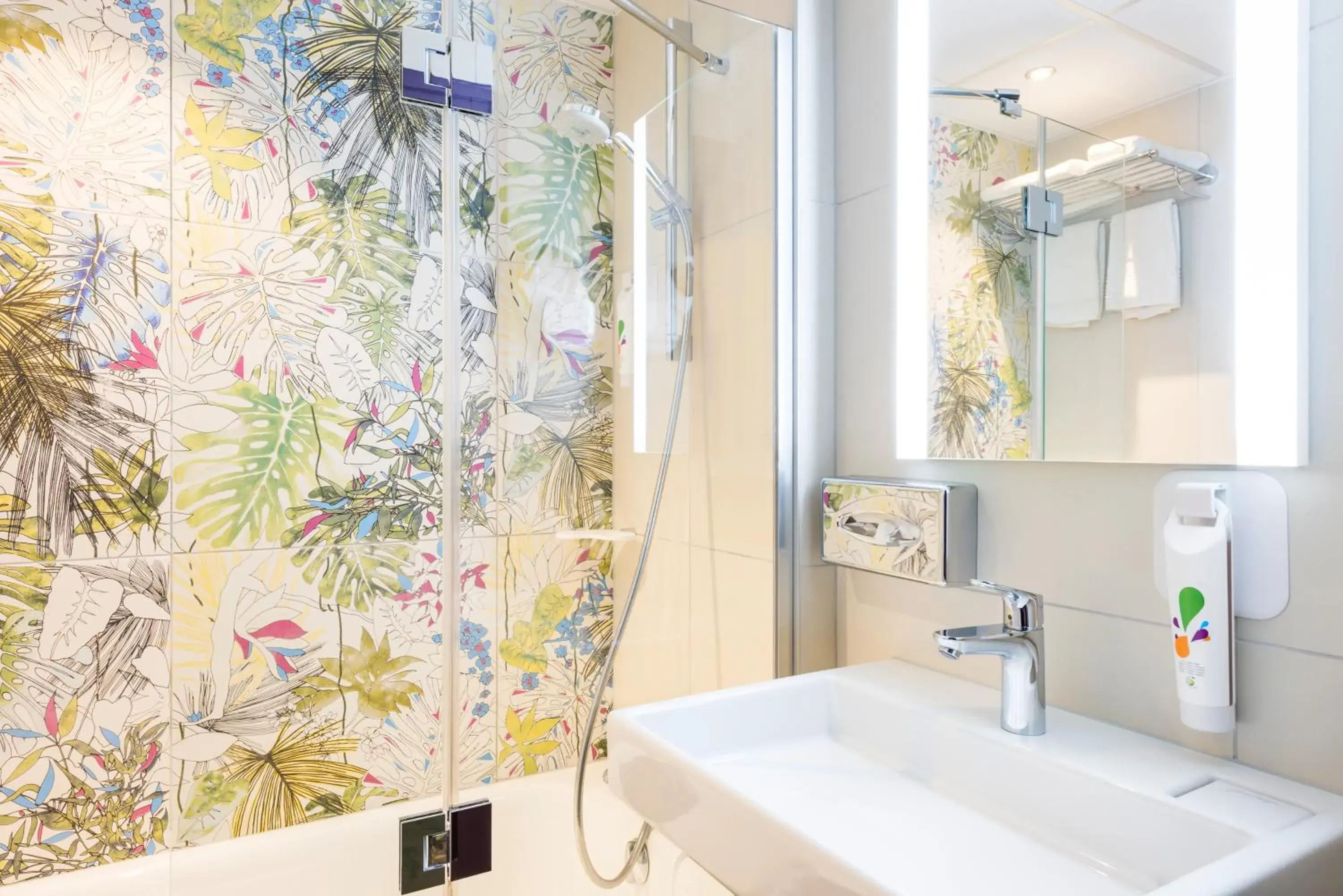 Bathroom in ibis Styles Paris Boulogne Marcel Sembat